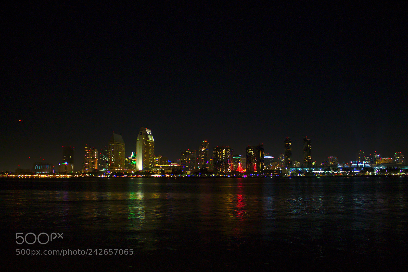 Canon EOS 1300D (EOS Rebel T6 / EOS Kiss X80) sample photo. Sd skyline in dark photography