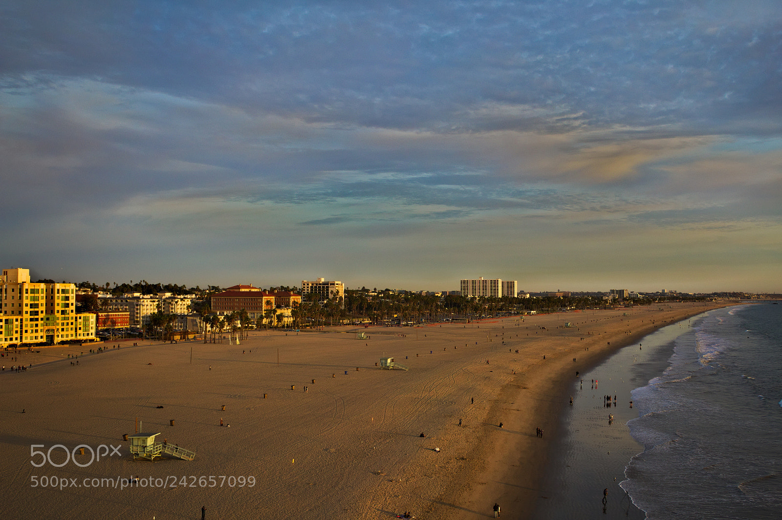 Canon EOS 1300D (EOS Rebel T6 / EOS Kiss X80) sample photo. Santa monica beach photography