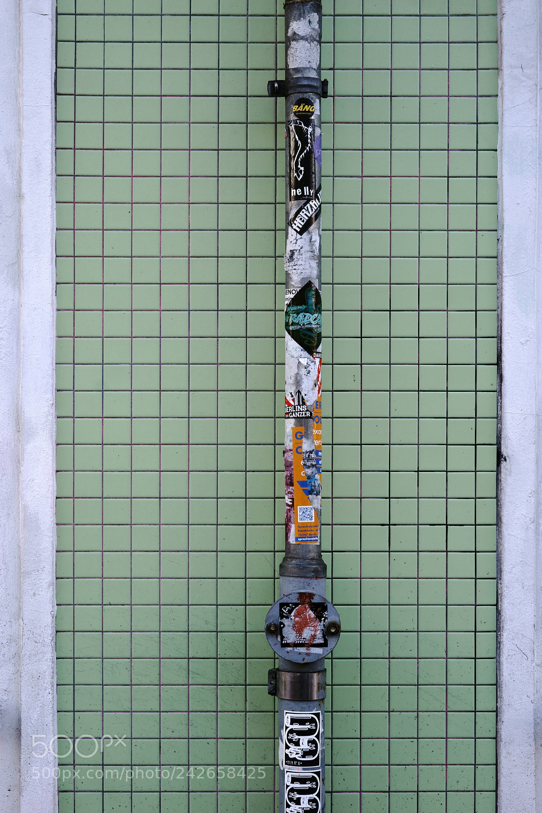 Sony a7 II sample photo. Mosaic tiles with rain photography