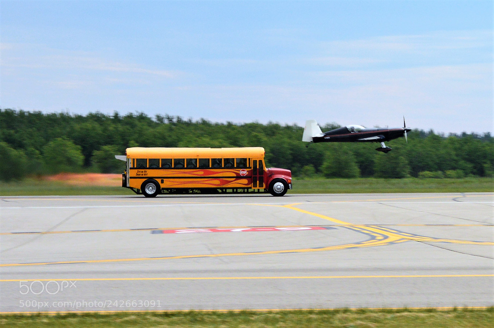 Nikon D3200 sample photo. Bus and plane photography