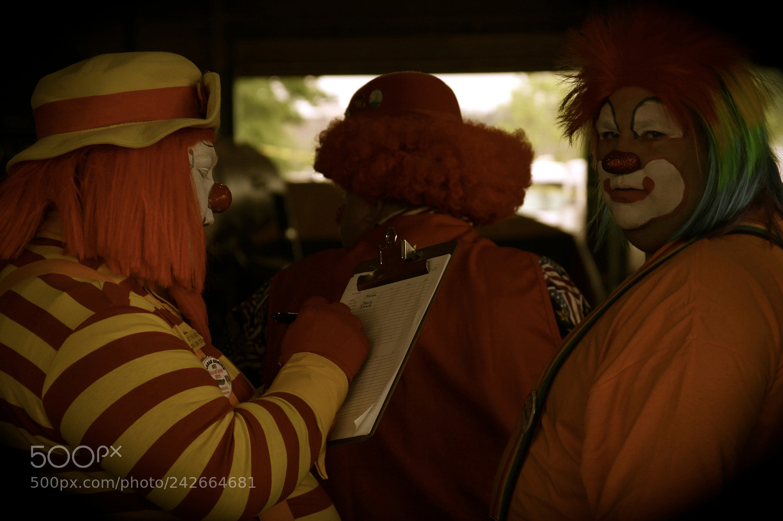 Canon EOS 50D sample photo. Clown discussion photography