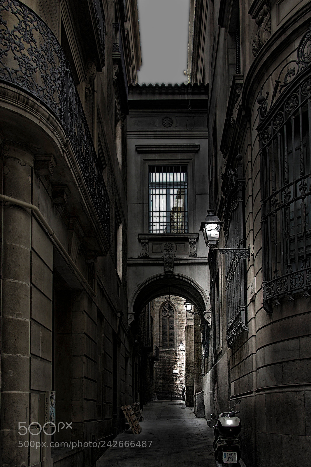 Canon EOS 760D (EOS Rebel T6s / EOS 8000D) sample photo. Barcelona street photography