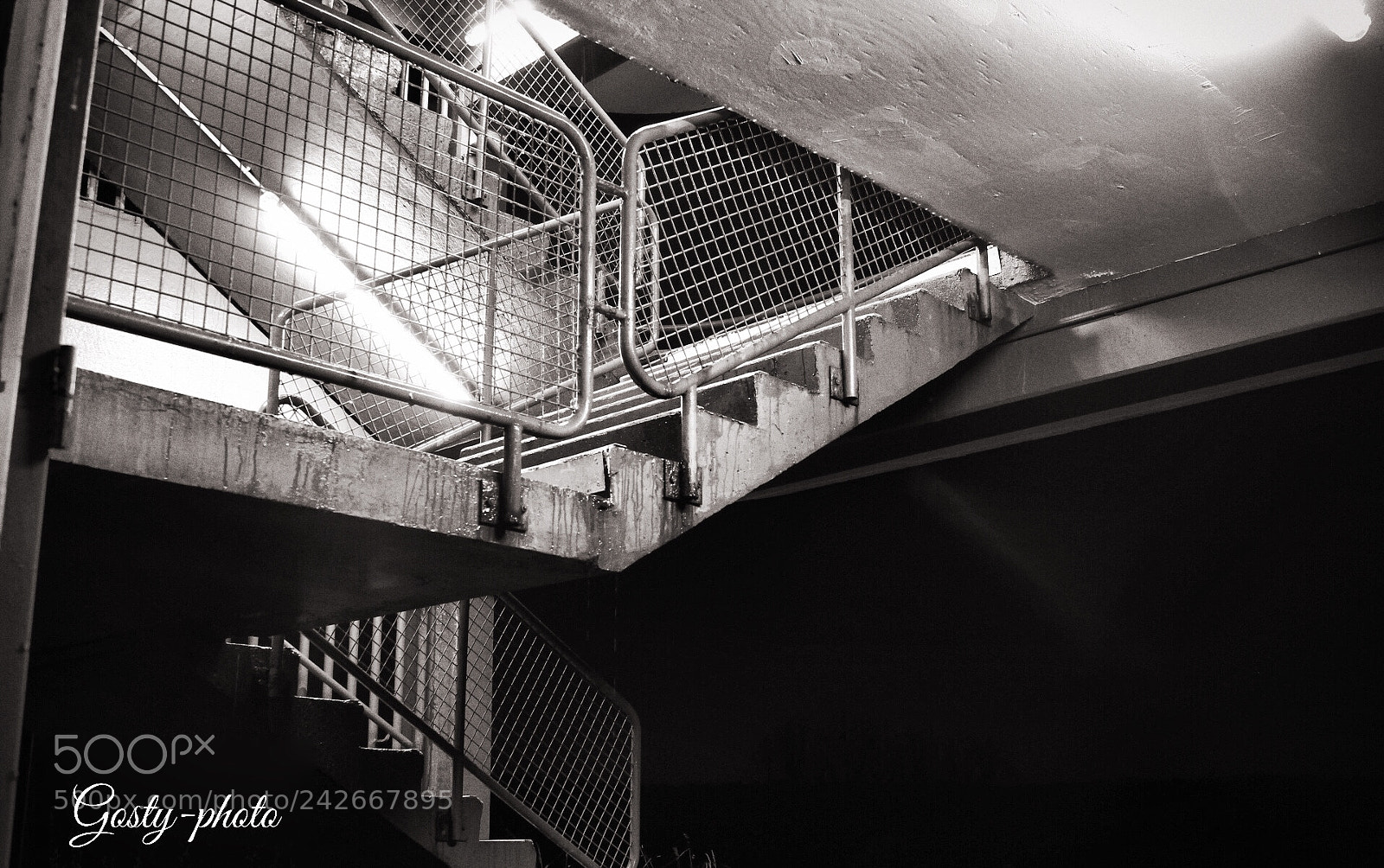 Canon EOS 1300D (EOS Rebel T6 / EOS Kiss X80) sample photo. Staircase monochrome photography