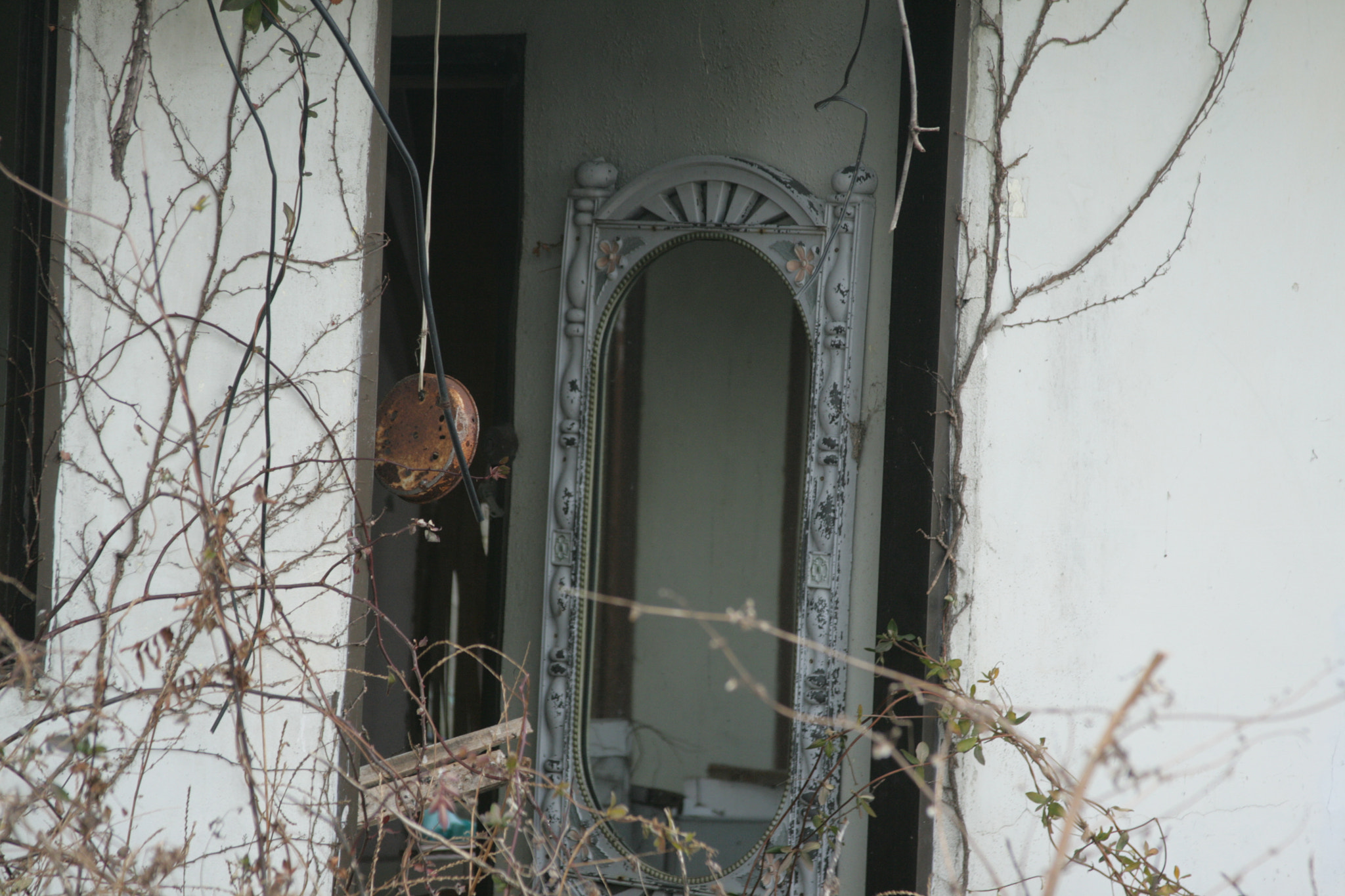 Canon EF 28-135mm F3.5-5.6 IS USM sample photo. A reflection of the past photography
