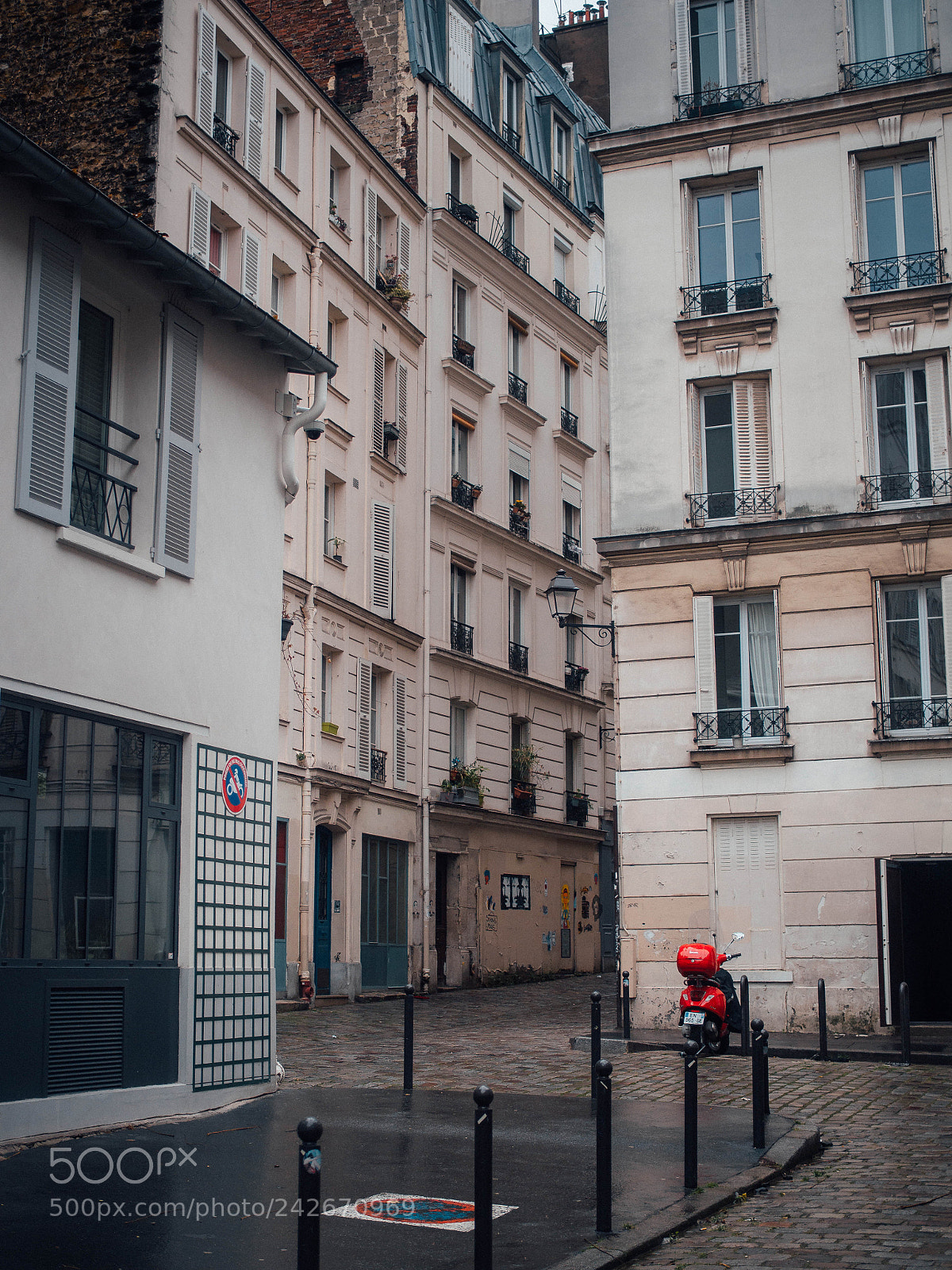 Olympus OM-D E-M10 sample photo. Montmartre photography