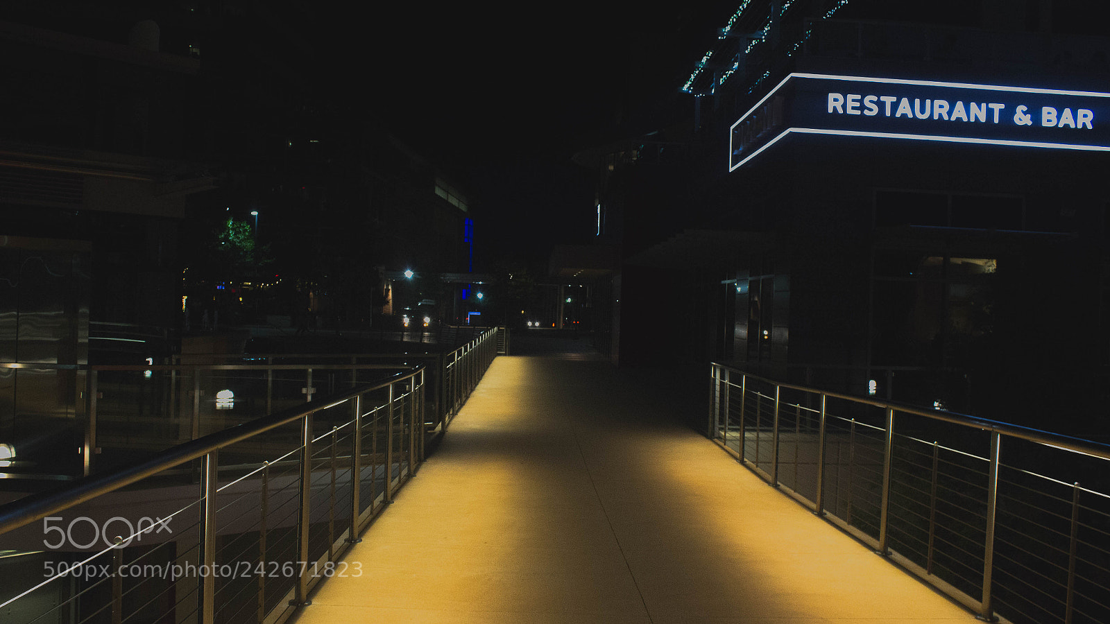 Canon EOS 1200D (EOS Rebel T5 / EOS Kiss X70 / EOS Hi) sample photo. Night life bridge photography