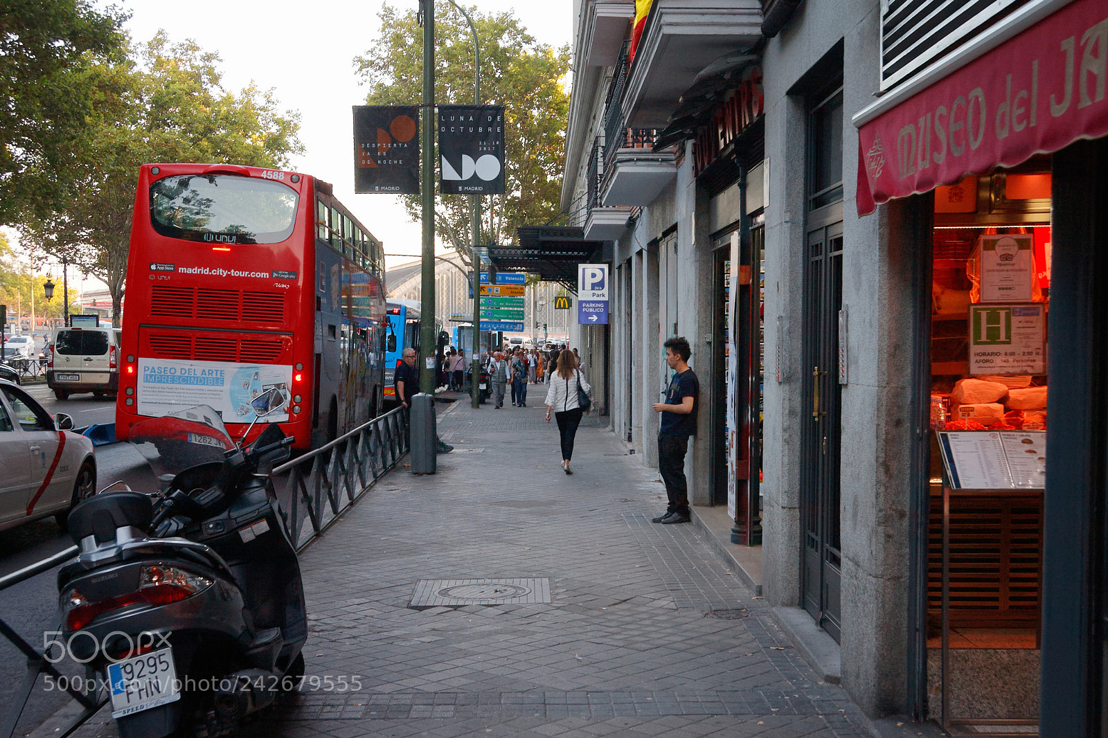 Canon EOS 40D sample photo. Street photography