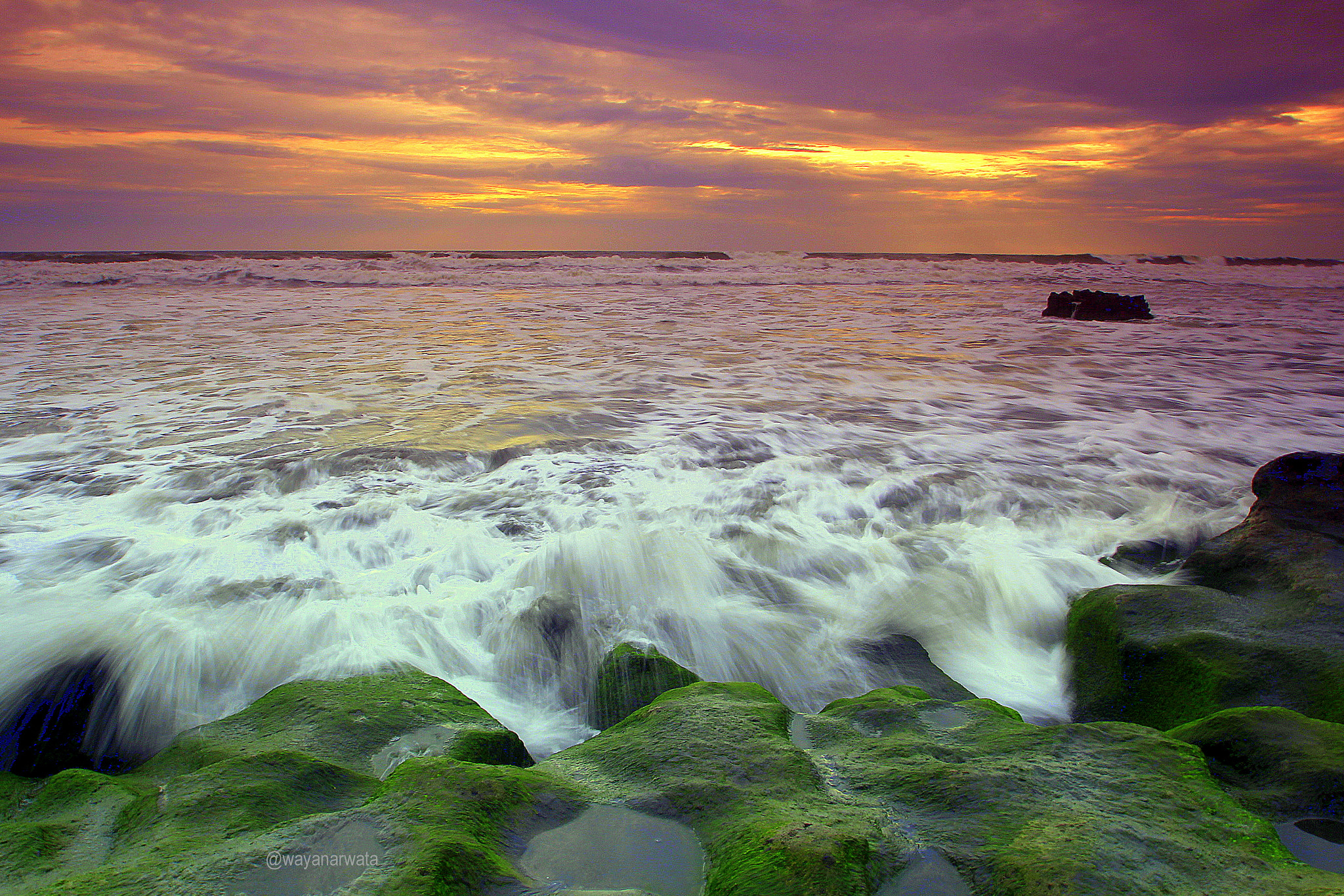 Sigma 10-20mm F3.5 EX DC HSM sample photo. The green and the wave photography
