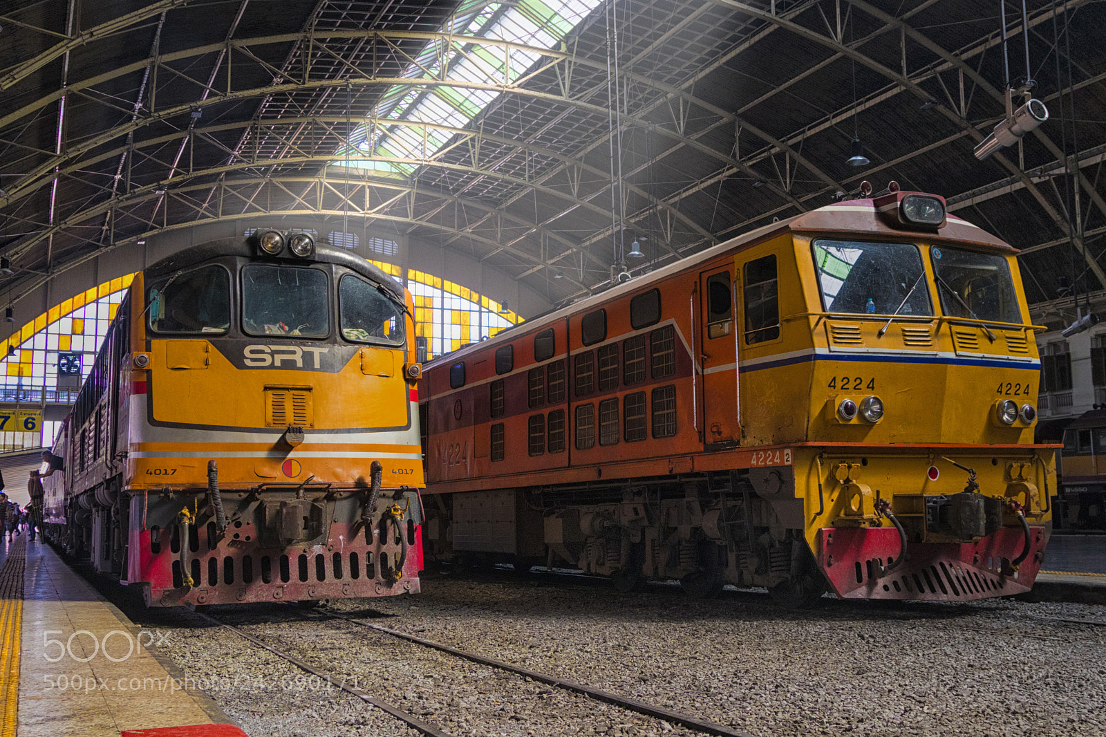 Canon EOS M6 sample photo. Locomotives at hua lamphong photography