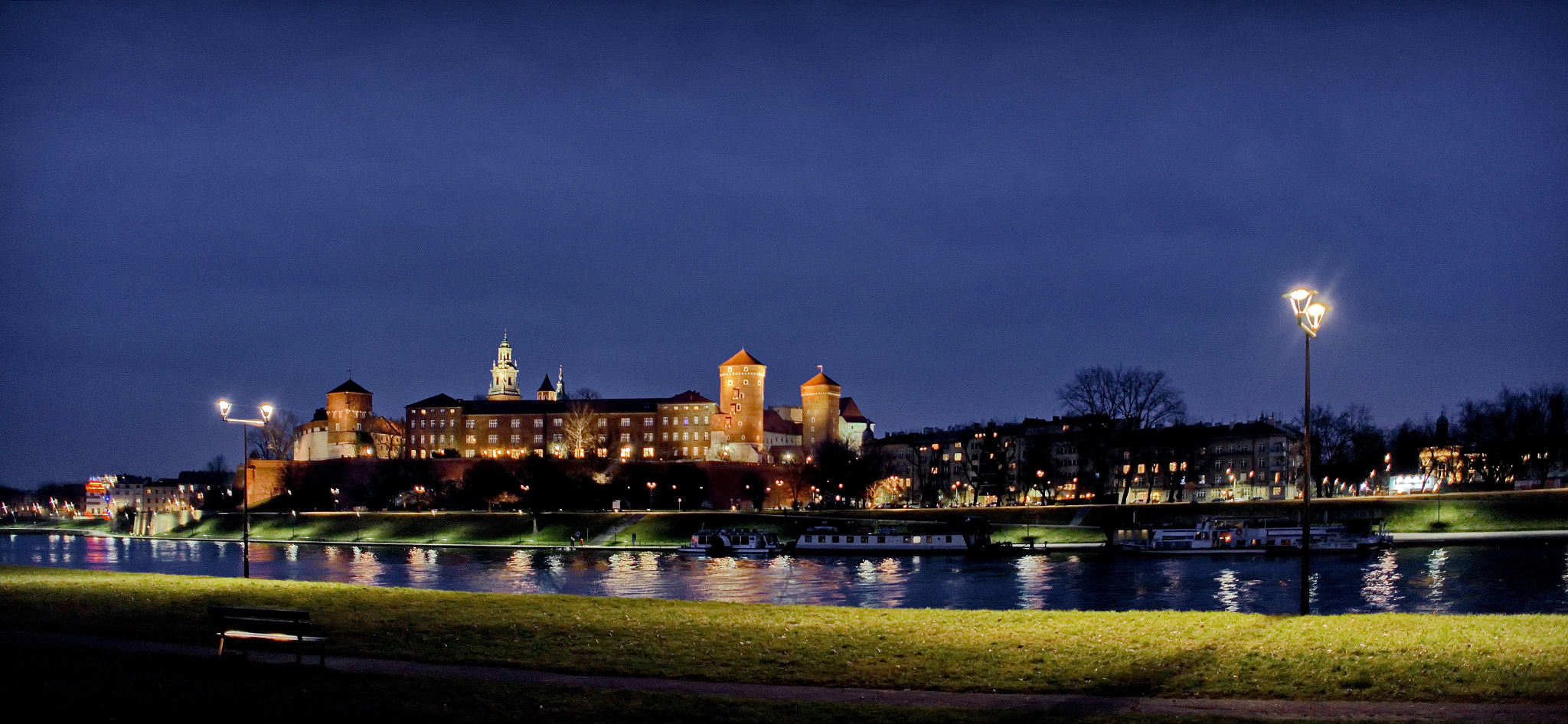 Samsung NX20 sample photo. Wawel photography