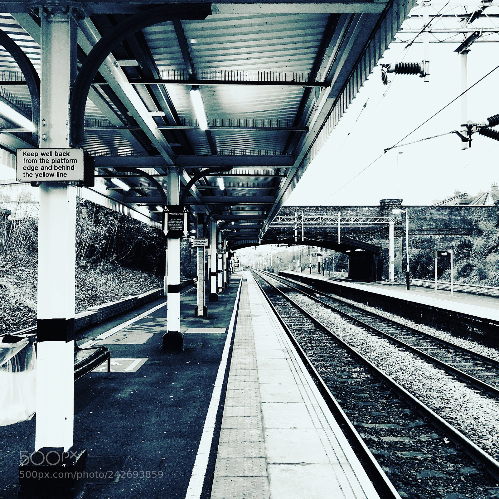 Apple iPhone X sample photo. Westcliff station waiting for photography