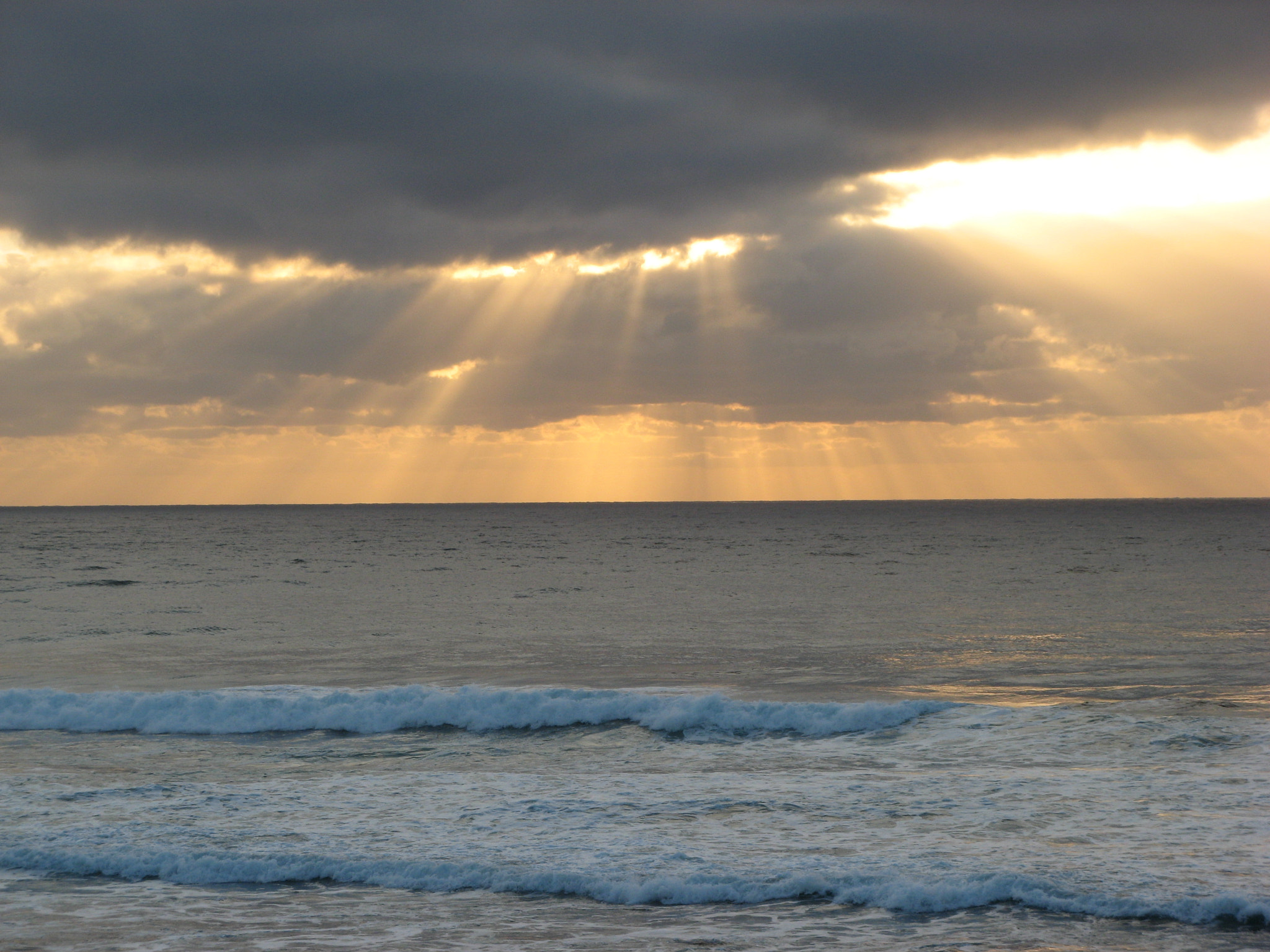 Canon POWERSHOT A710 IS sample photo. Light parting the clouds photography