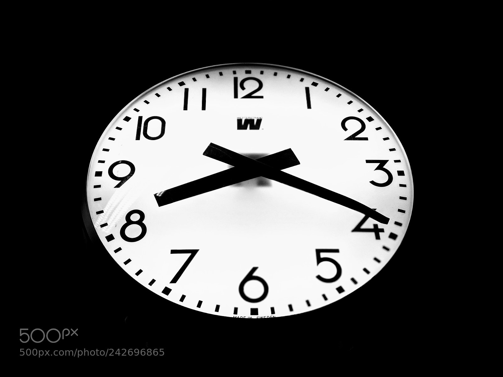 Google Pixel 2 sample photo. Clock photography