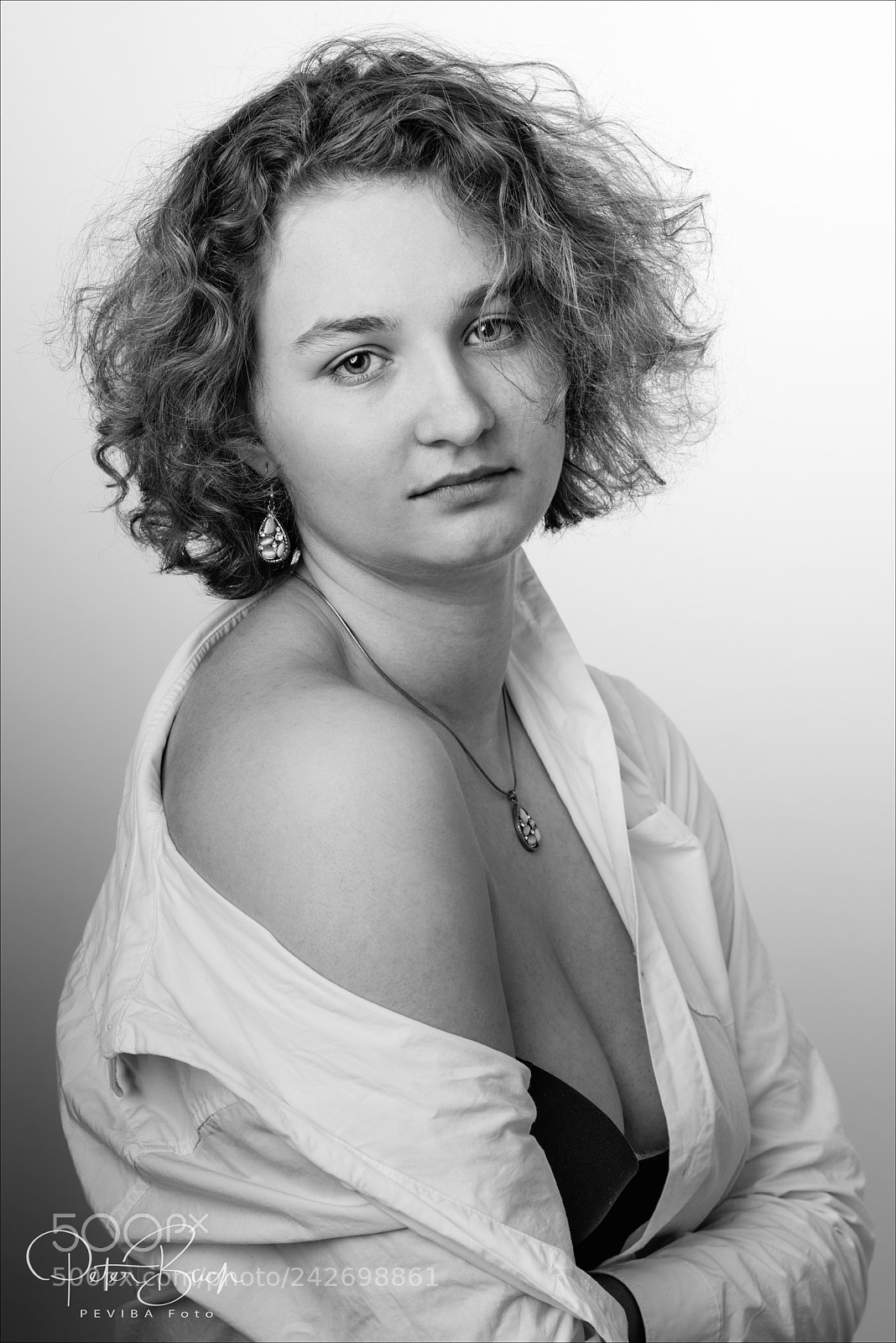 Nikon D800 sample photo. Pretty girl (bw) photography