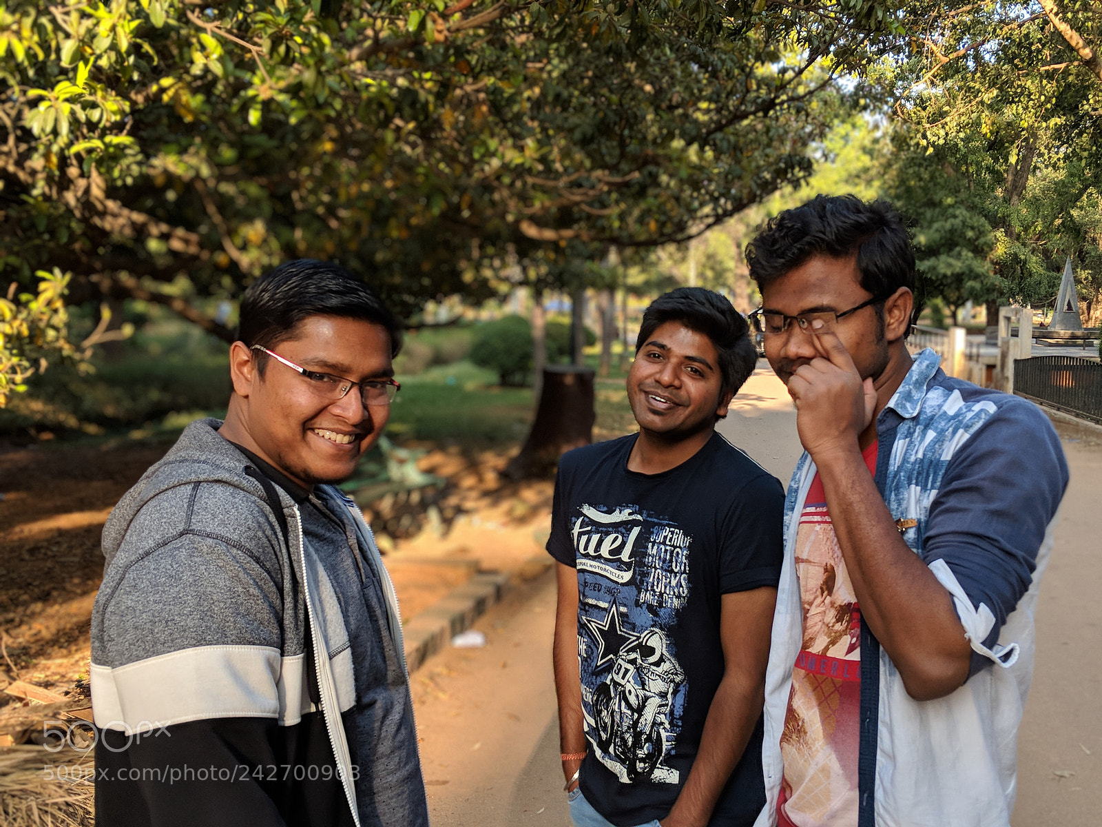 Google Pixel 2 sample photo. Friends photography