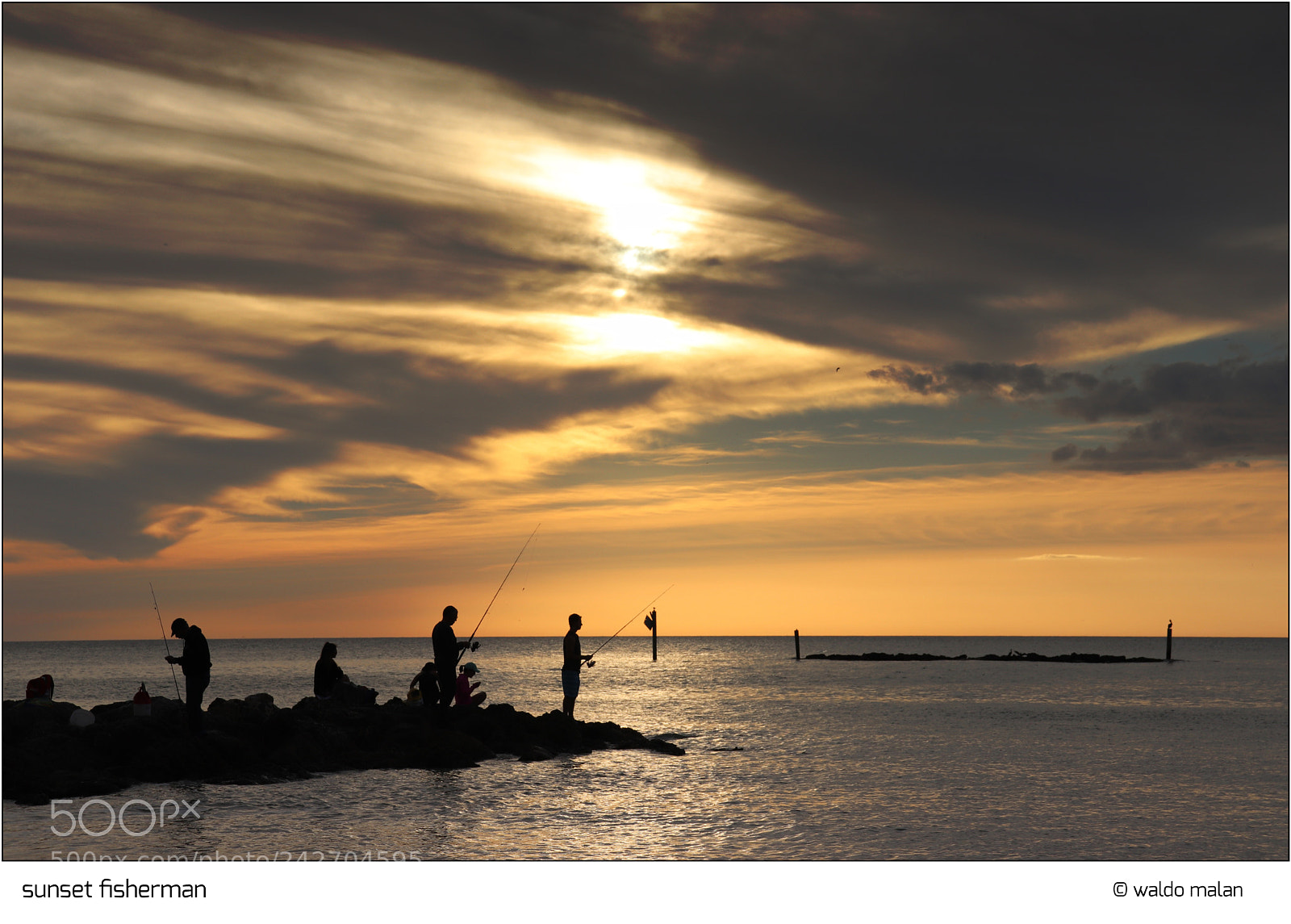 Canon EOS 800D (EOS Rebel T7i / EOS Kiss X9i) sample photo. Sunset fisherman photography