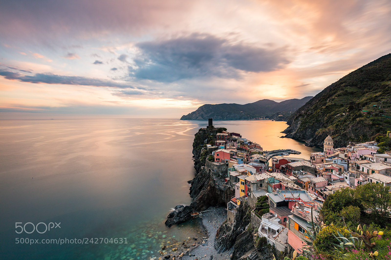 Canon EOS 5DS sample photo. Italy: vernazza pastels photography