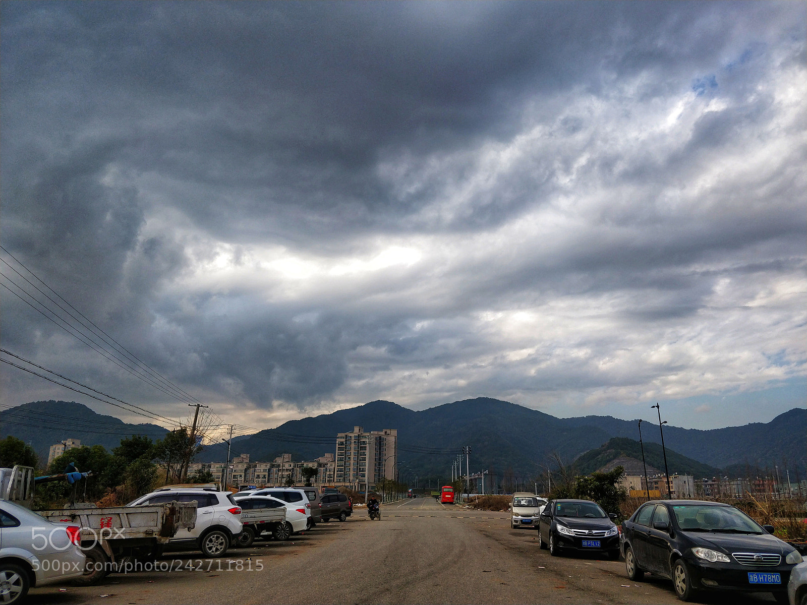 OnePlus 5T sample photo. Road photography