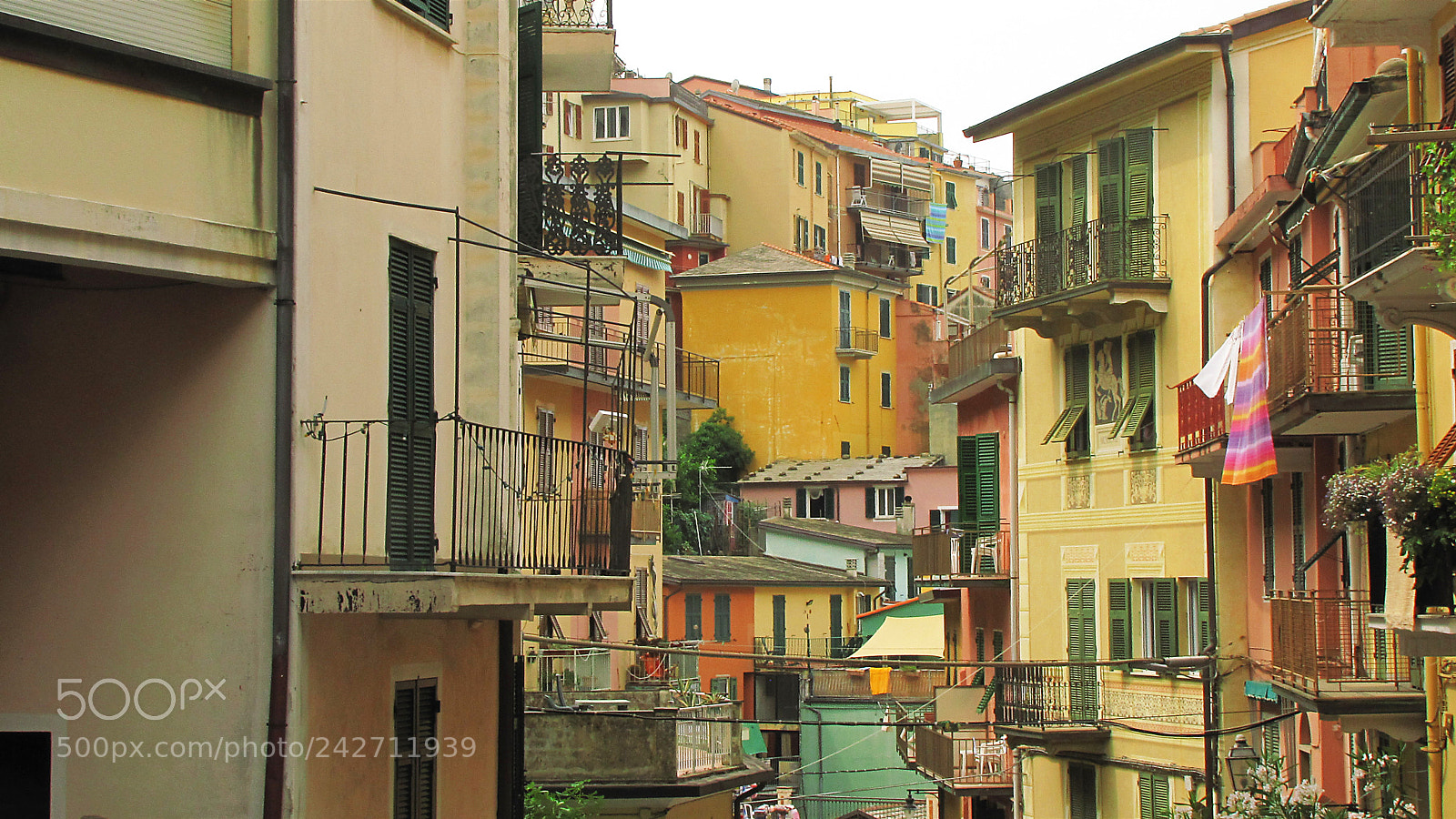 Canon PowerShot SX10 IS sample photo. Italian street photography