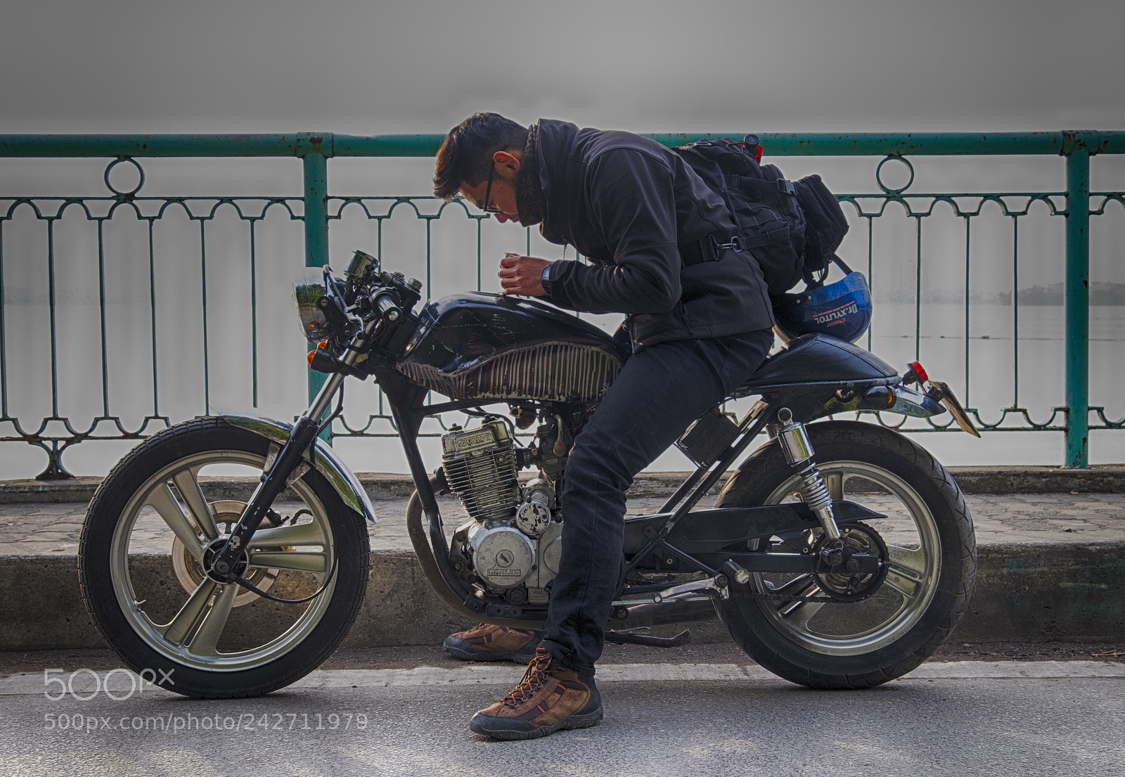 Fujifilm X-T1 sample photo. Still checking photography