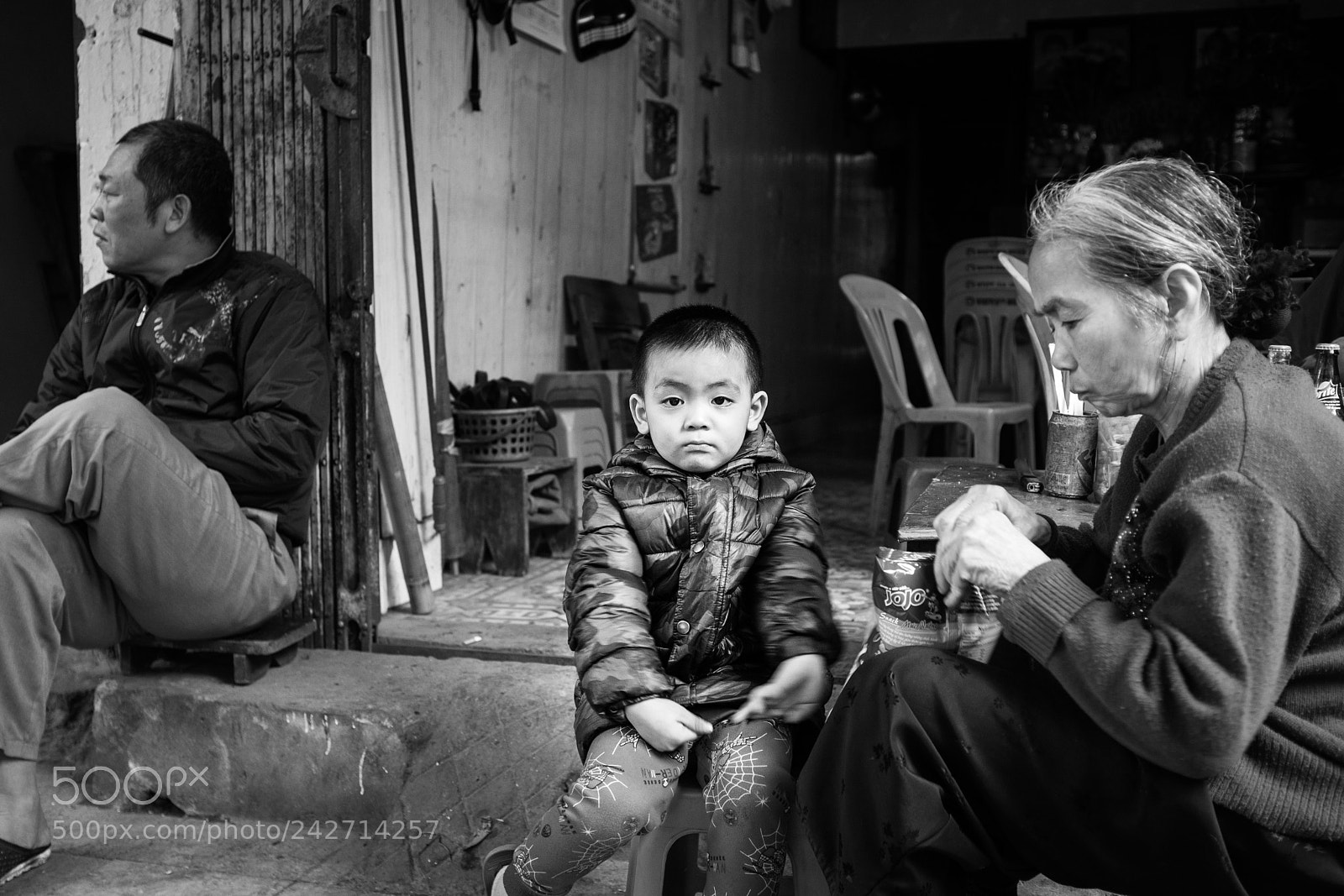 Fujifilm X100F sample photo. Hanoi kid photography