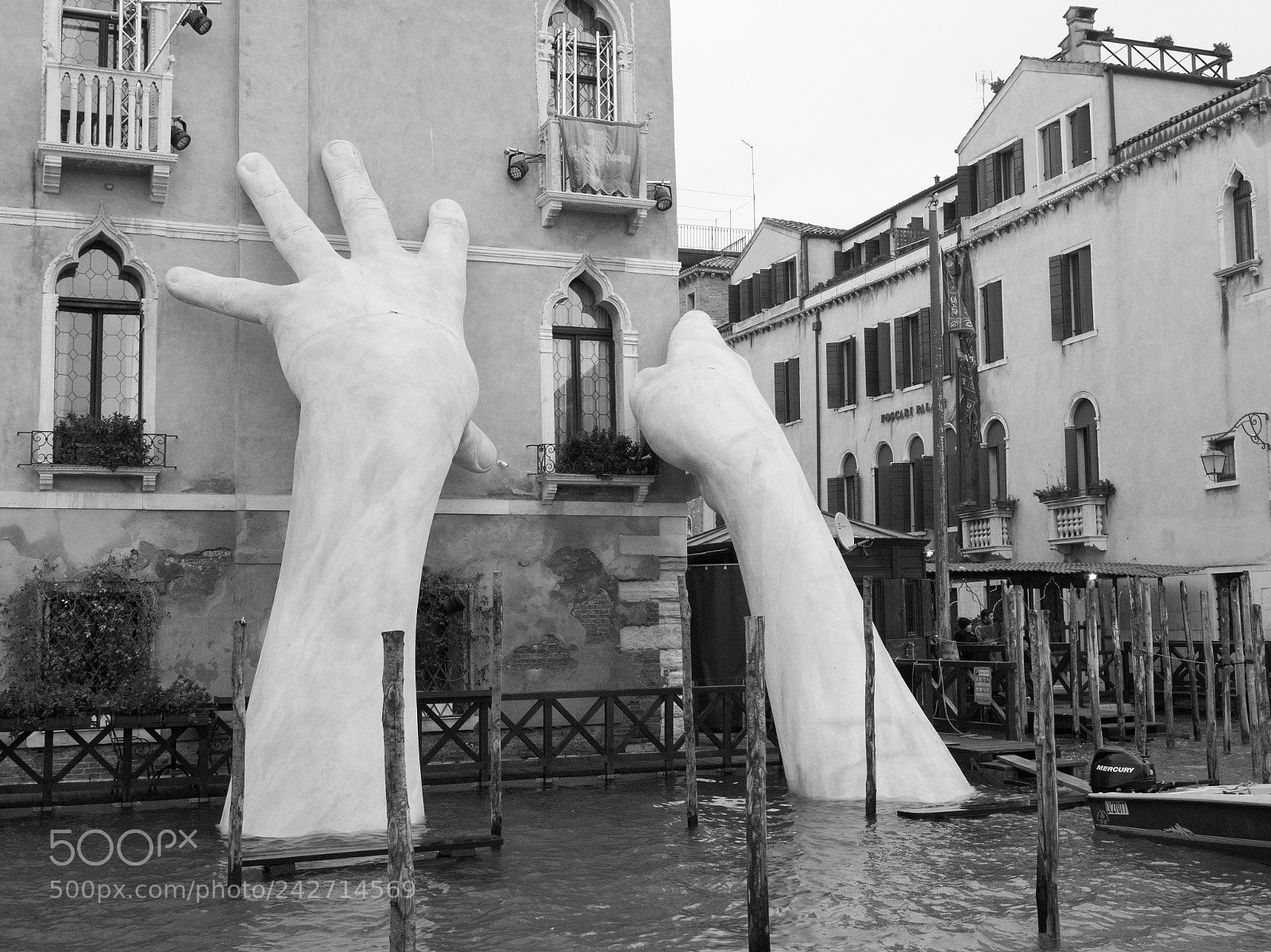 Panasonic Lumix DMC-GX8 sample photo. Giant hands black-white photography