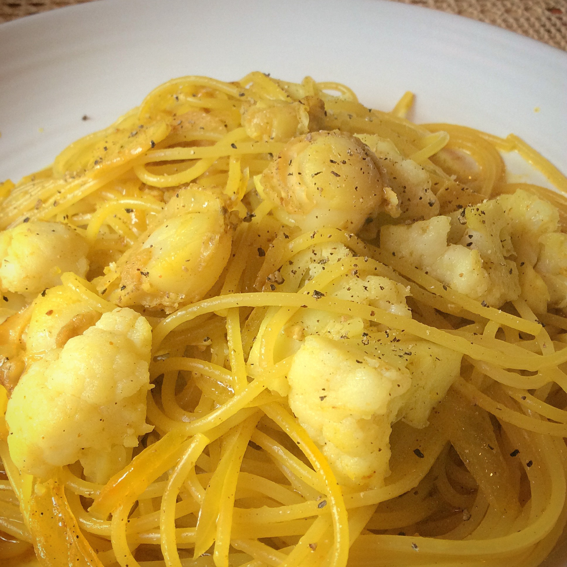 Apple iPad mini 3 sample photo. Curry flavor spaghetti with cauliflower and scallop photography