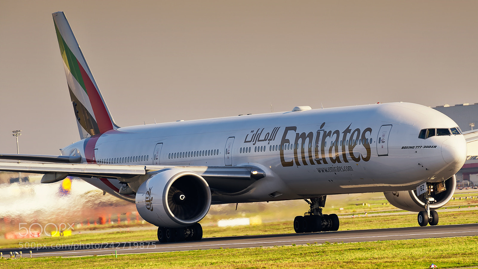 Nikon D800 sample photo. Emirates airlines boeing 777-300er photography
