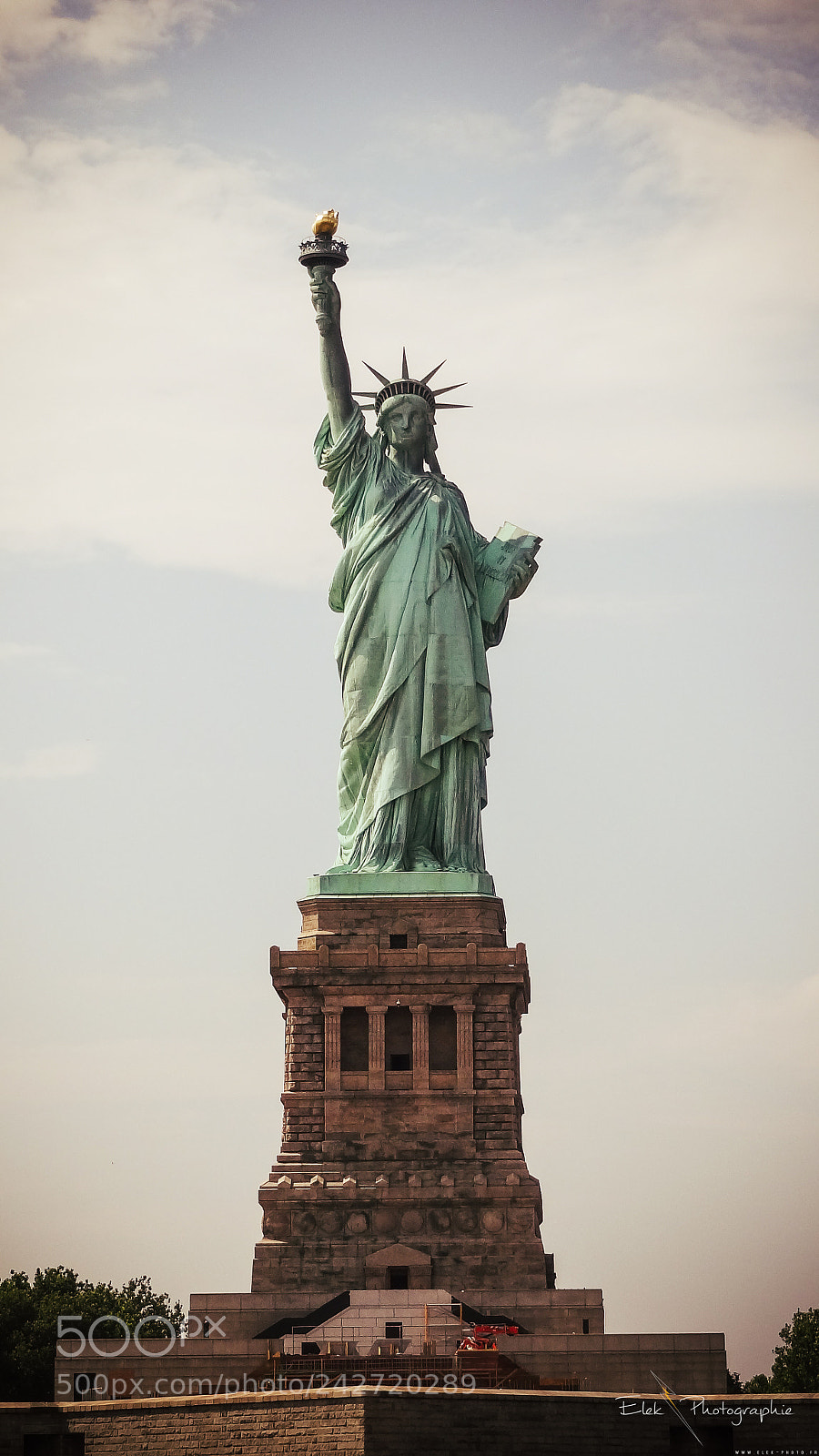 Sony Cyber-shot DSC-HX9V sample photo. Statue of liberty photography
