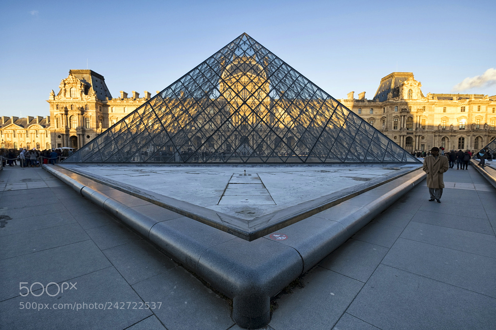 Fujifilm X-T2 sample photo. The pyramid at louvre photography