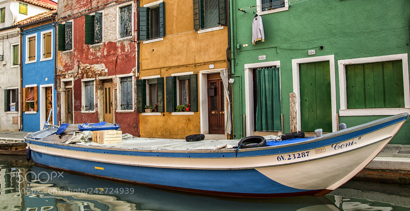 Canon EOS 600D (Rebel EOS T3i / EOS Kiss X5) sample photo. Boat in burano photography