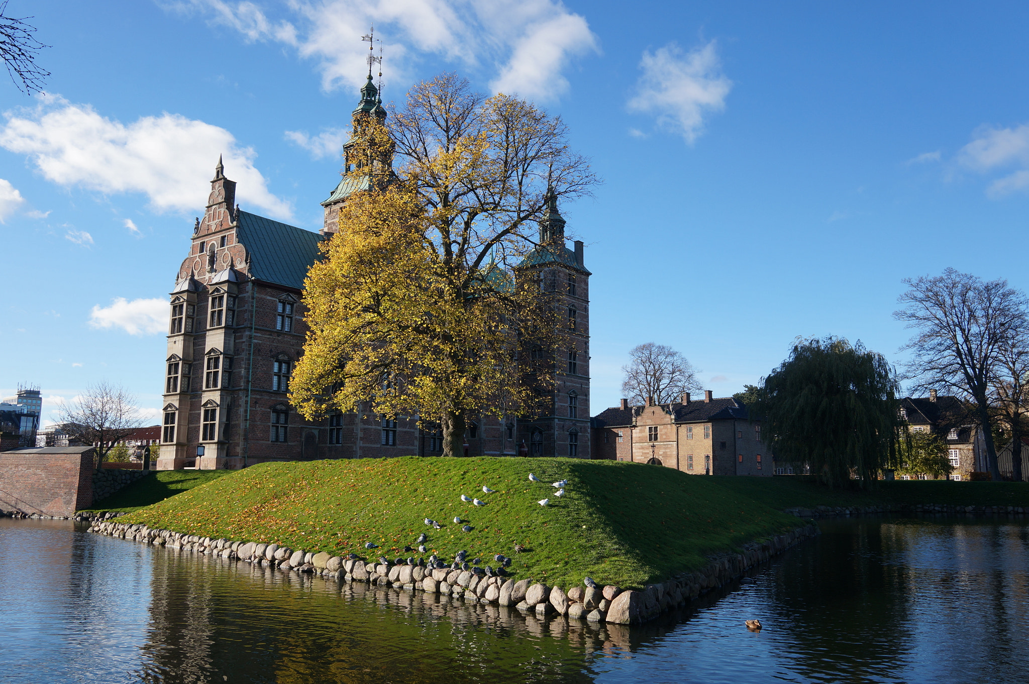 Sony Alpha NEX-6 + Sigma 19mm F2.8 EX DN sample photo. Rosenborg castle photography