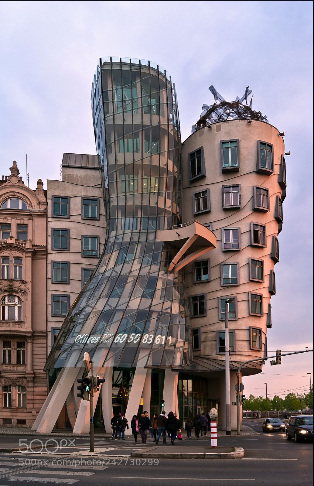 Sony SLT-A35 sample photo. Prague, dancing house photography