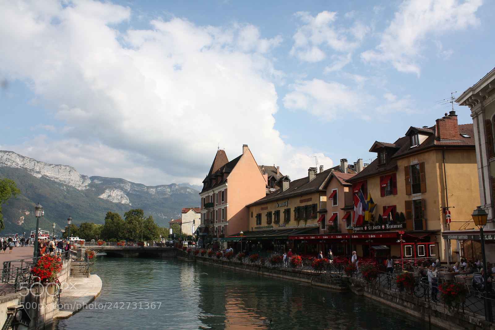 Canon EF-S 18-55mm F3.5-5.6 IS sample photo. Annecy photography