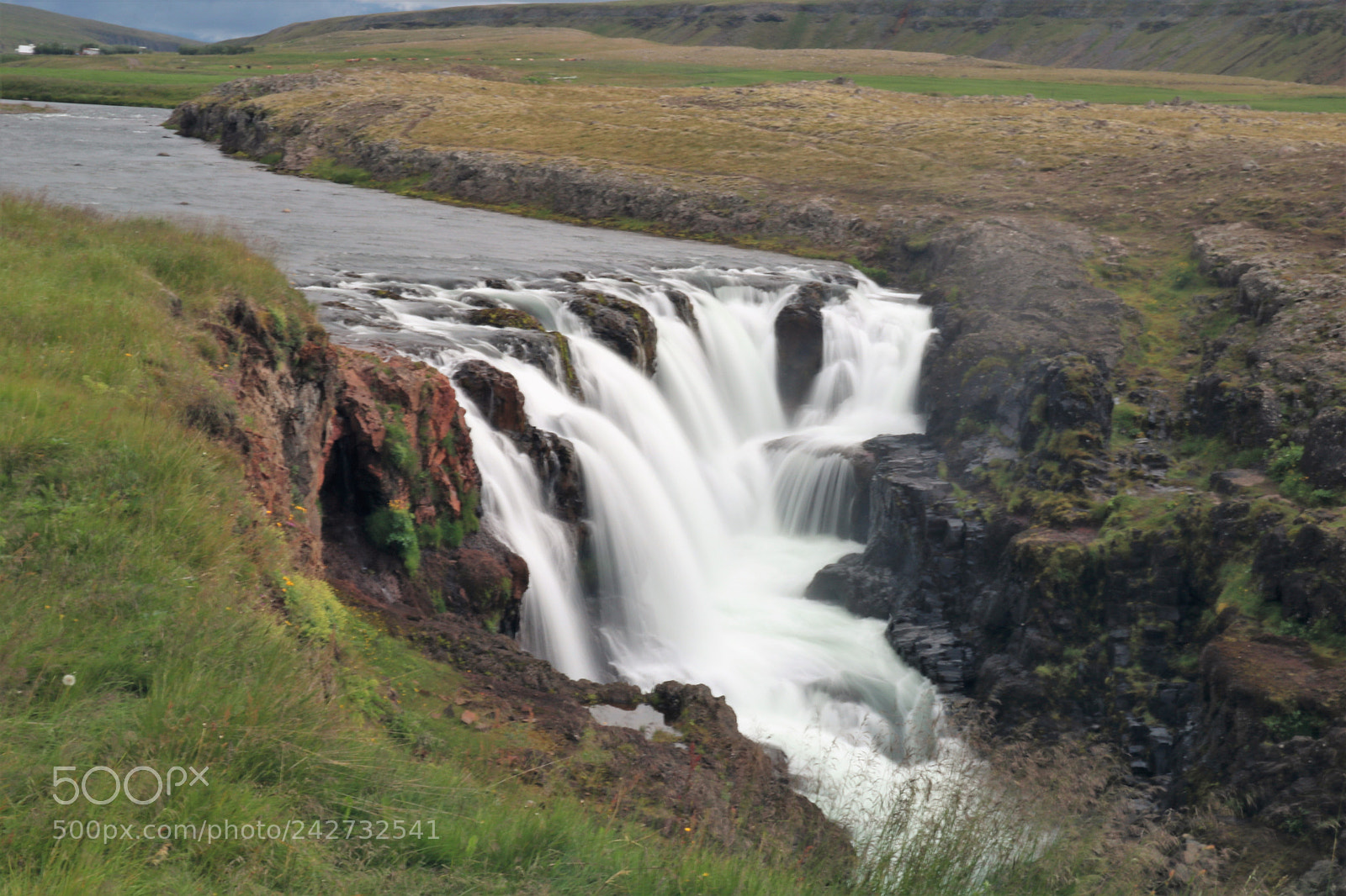 Canon EOS 750D (EOS Rebel T6i / EOS Kiss X8i) sample photo. Waterfall photography