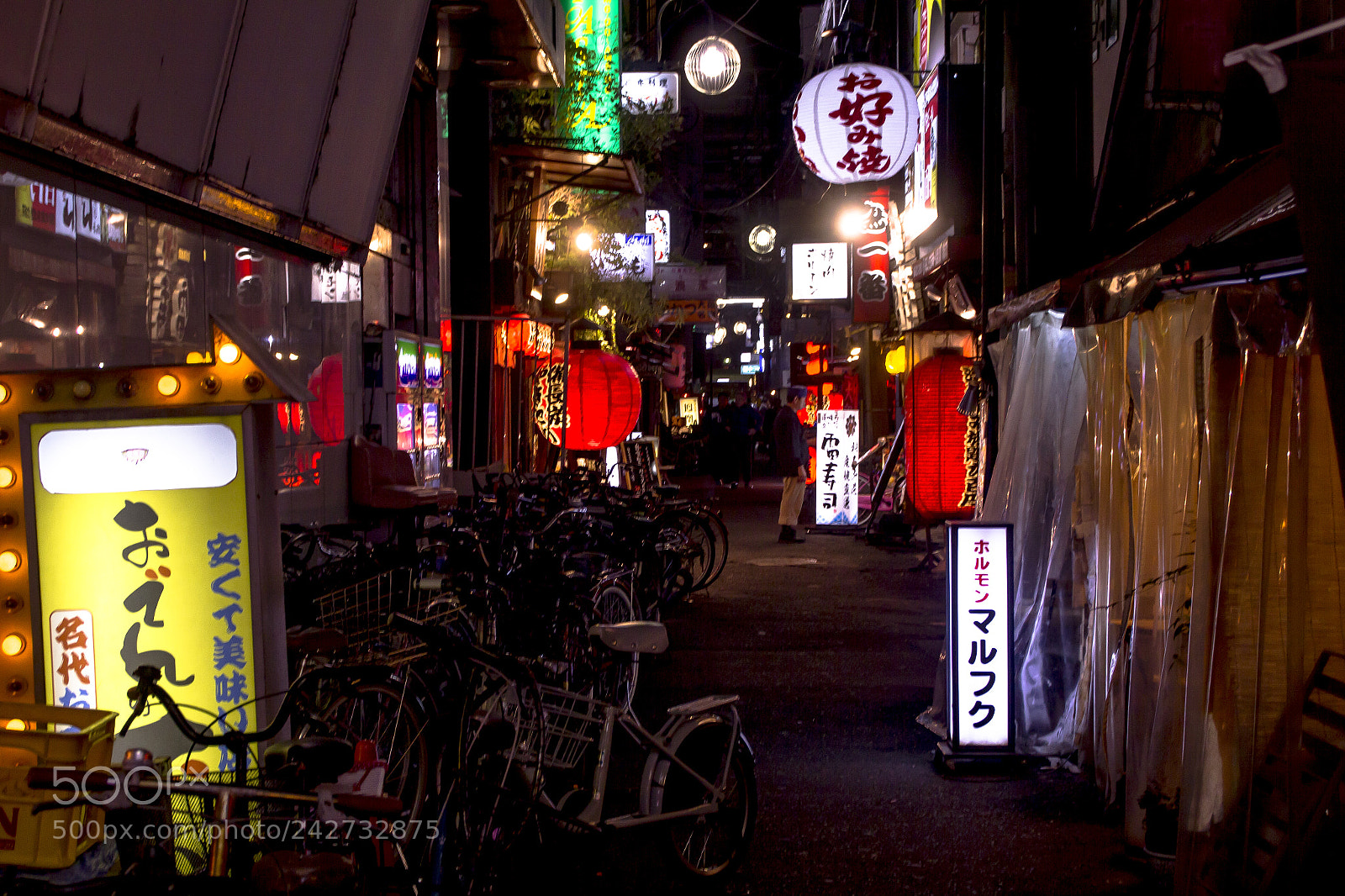 Canon EOS 550D (EOS Rebel T2i / EOS Kiss X4) sample photo. Osaka alleys. photography