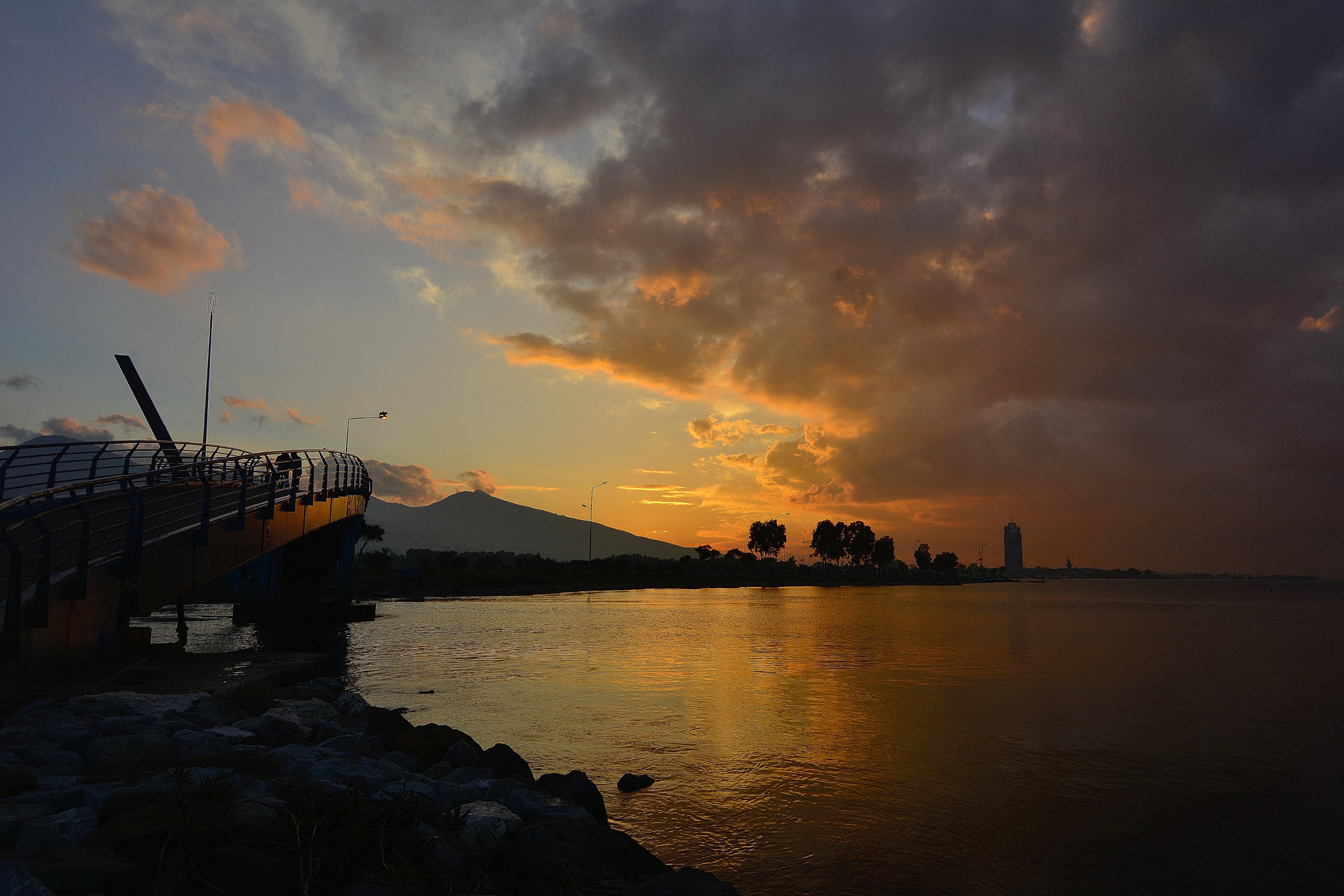 Nikon D7100 + Tokina AT-X Pro 11-16mm F2.8 DX II sample photo. Sunset-İzmir photography