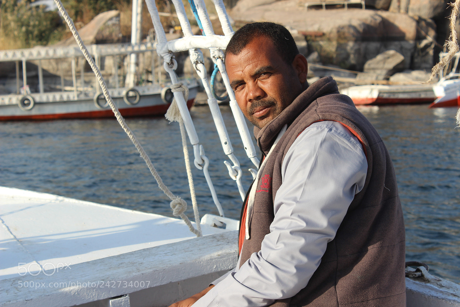 Canon EF-S 18-55mm F3.5-5.6 III sample photo. A warm heart  " hamza" photography