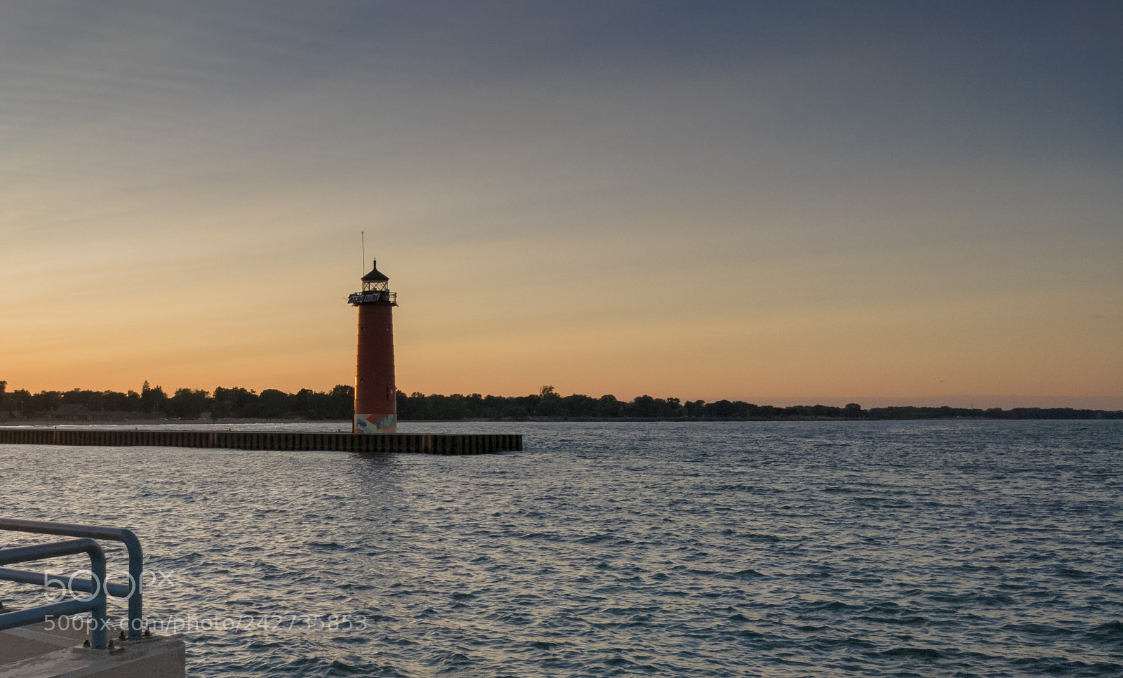 OnePlus 5 sample photo. Kenosha lakefront photography