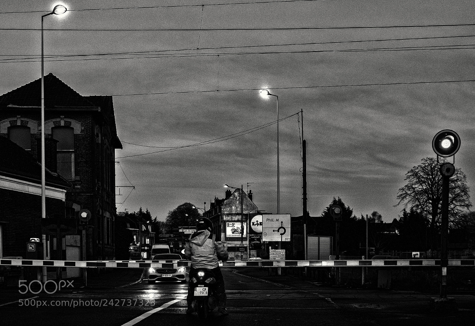 Canon EOS 1200D (EOS Rebel T5 / EOS Kiss X70 / EOS Hi) sample photo. The railroad crossing photography