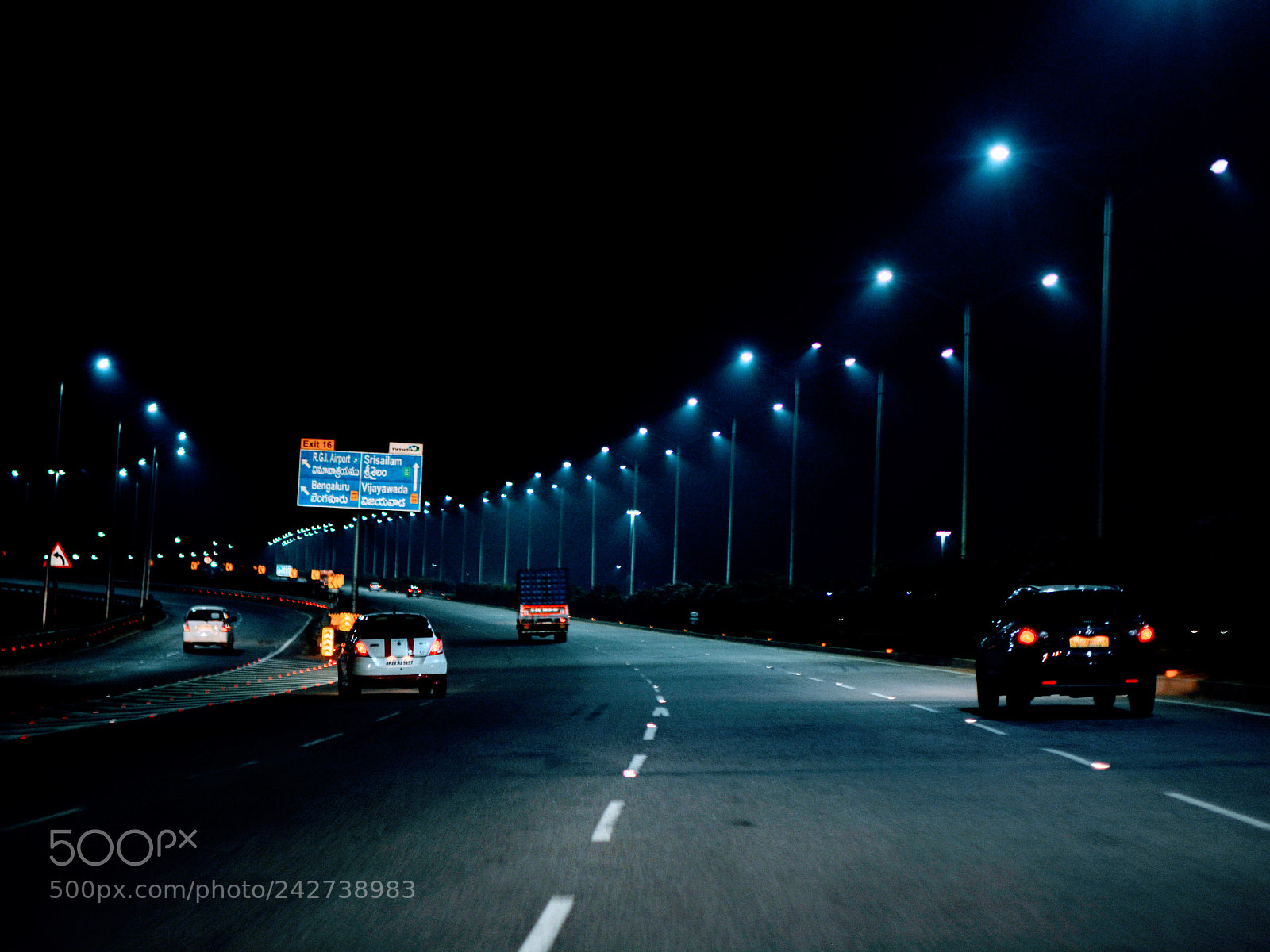 Nikon D5200 + Nikon AF-S DX Nikkor 35mm F1.8G sample photo. The road taken photography