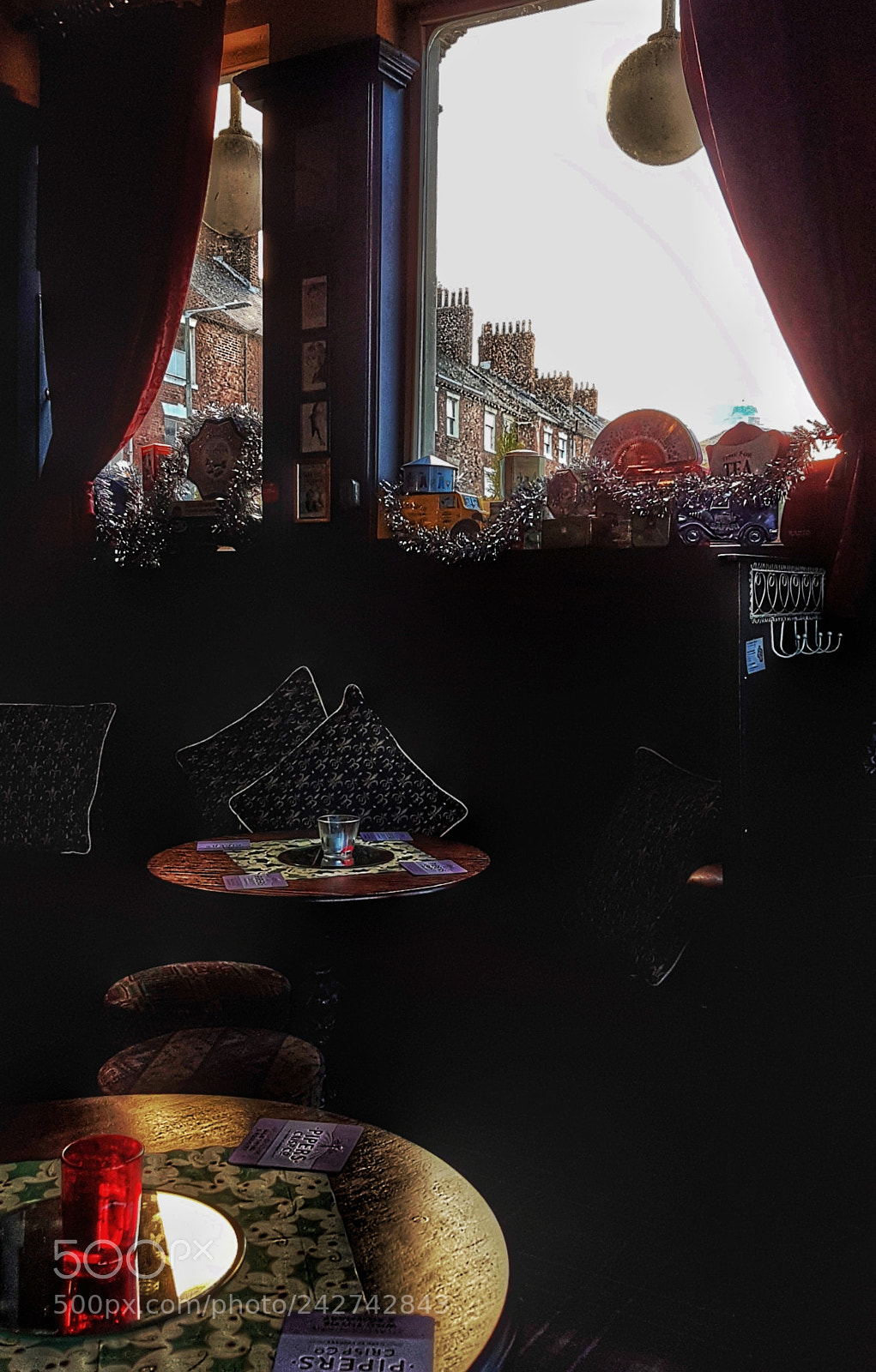 Samsung Galaxy S7 sample photo. Scene thro' a pub photography