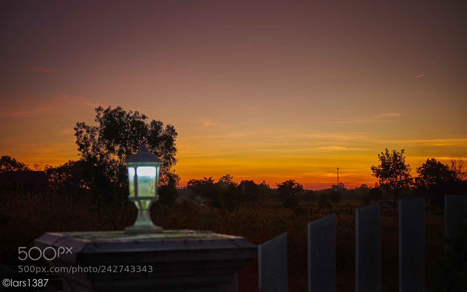 Fujifilm X-T1 sample photo. Sunset by the fence photography
