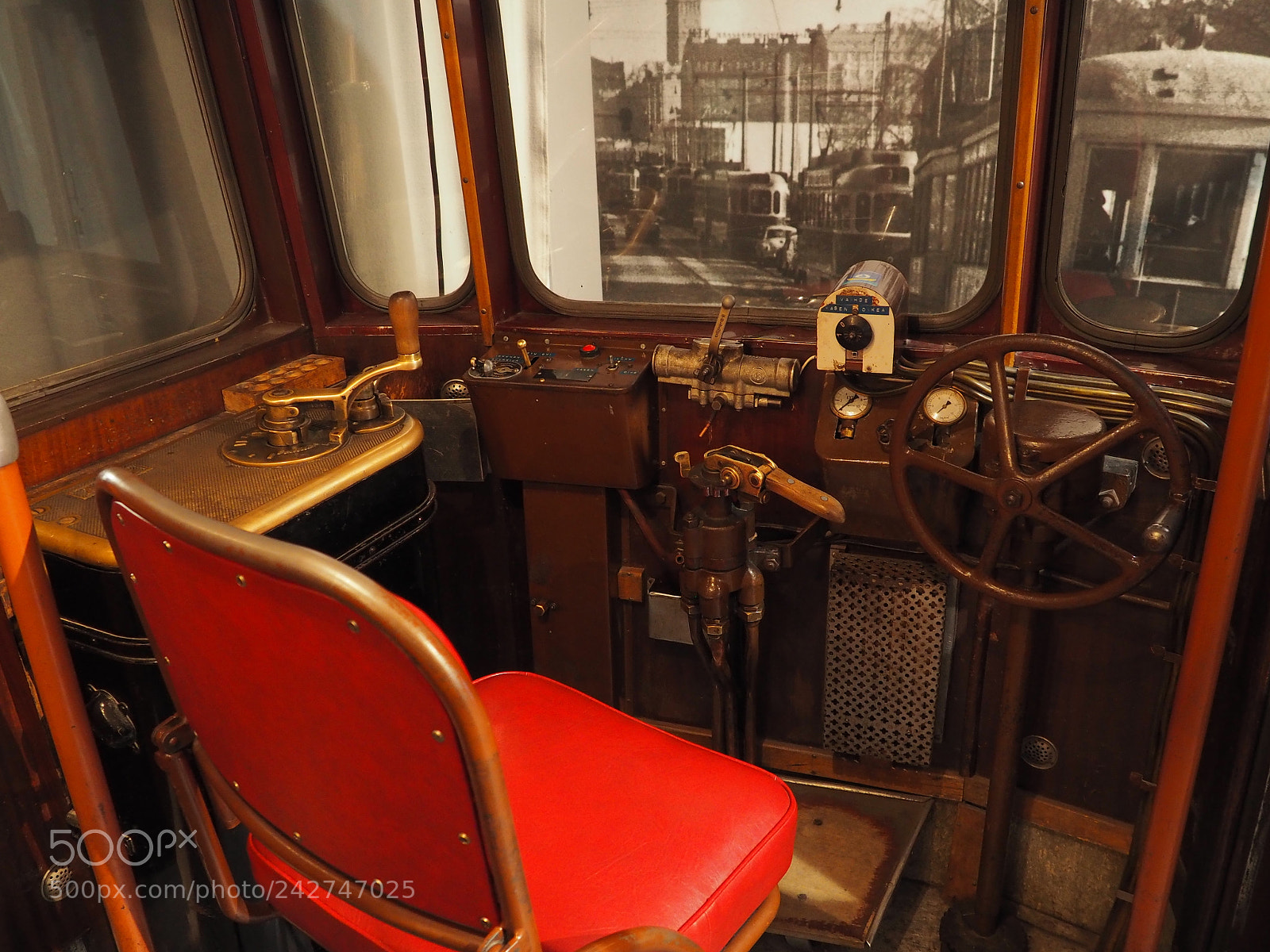 Olympus OM-D E-M10 II sample photo. Vintage tram photography