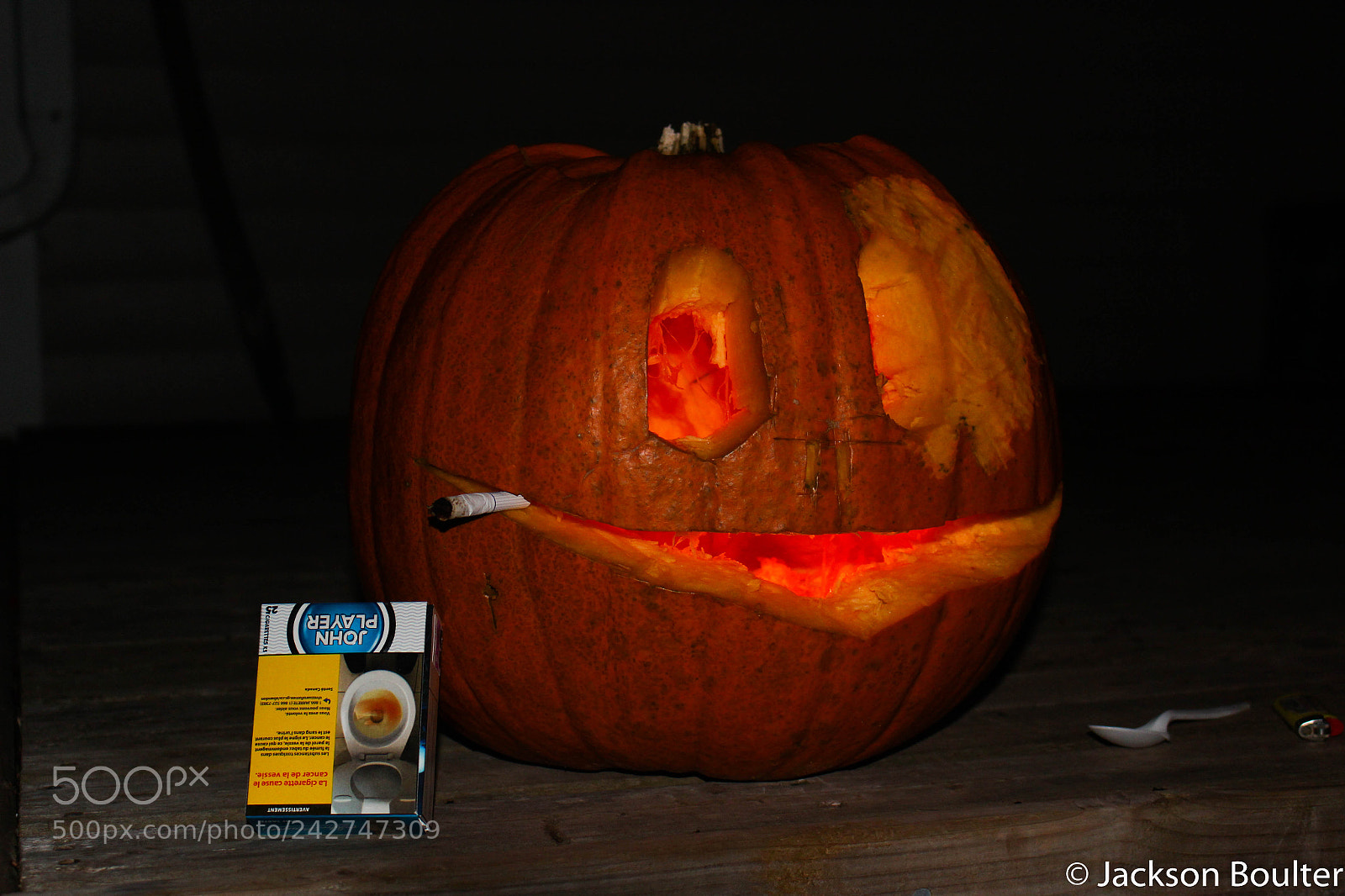 Canon EOS 100D (EOS Rebel SL1 / EOS Kiss X7) sample photo. Lighting the jack-o-lanterns photography
