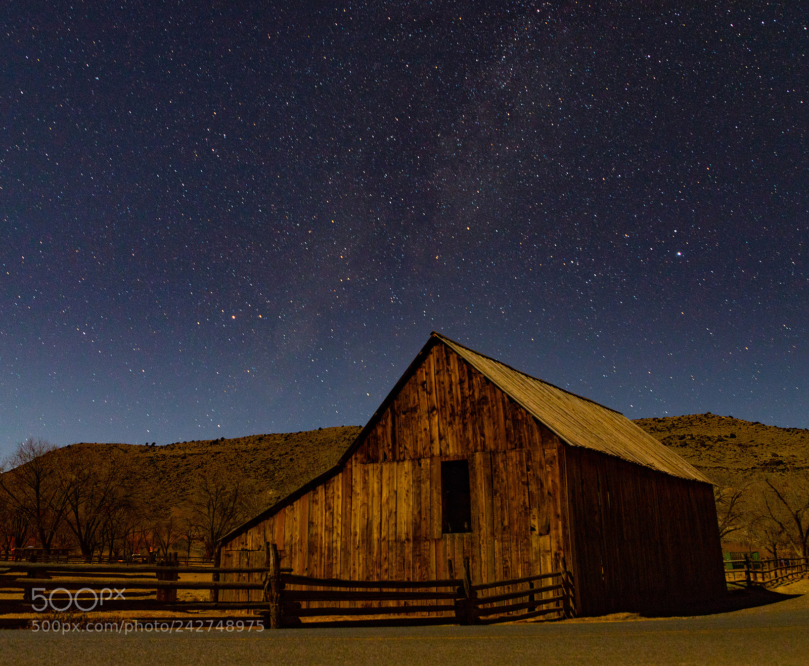 Canon EOS 6D Mark II sample photo. Barn under the night photography