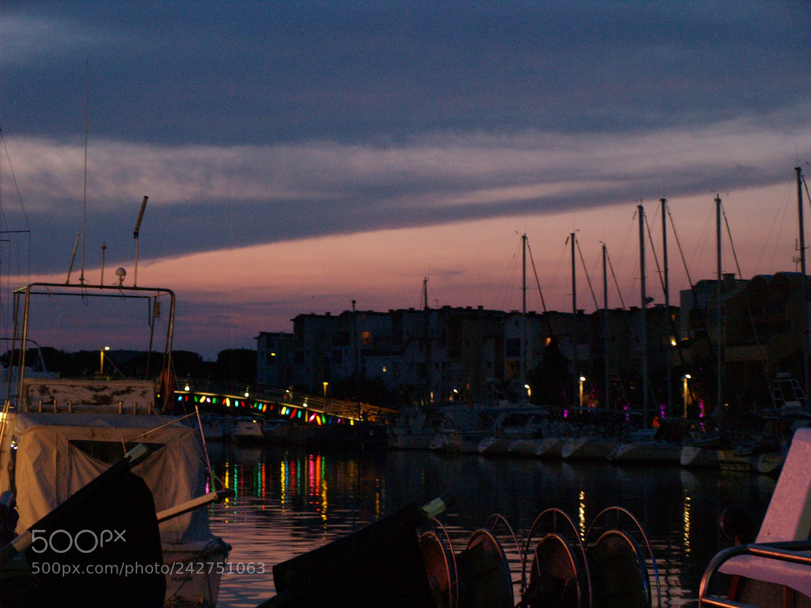 Olympus E-500 (EVOLT E-500) sample photo. The docks photography