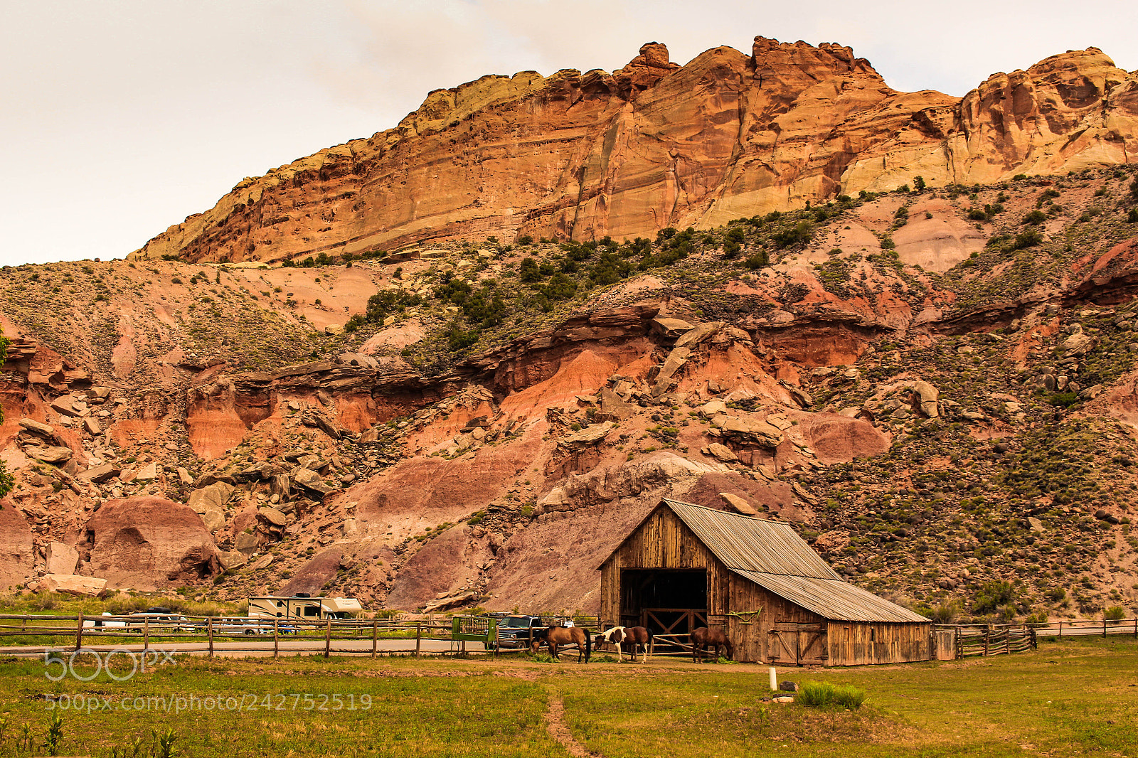 Canon EOS 700D (EOS Rebel T5i / EOS Kiss X7i) sample photo. Barn at capitol reef photography