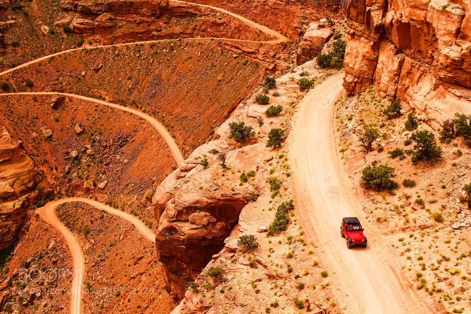 Canon EOS 700D (EOS Rebel T5i / EOS Kiss X7i) sample photo. Canyon driving in canyonlands photography