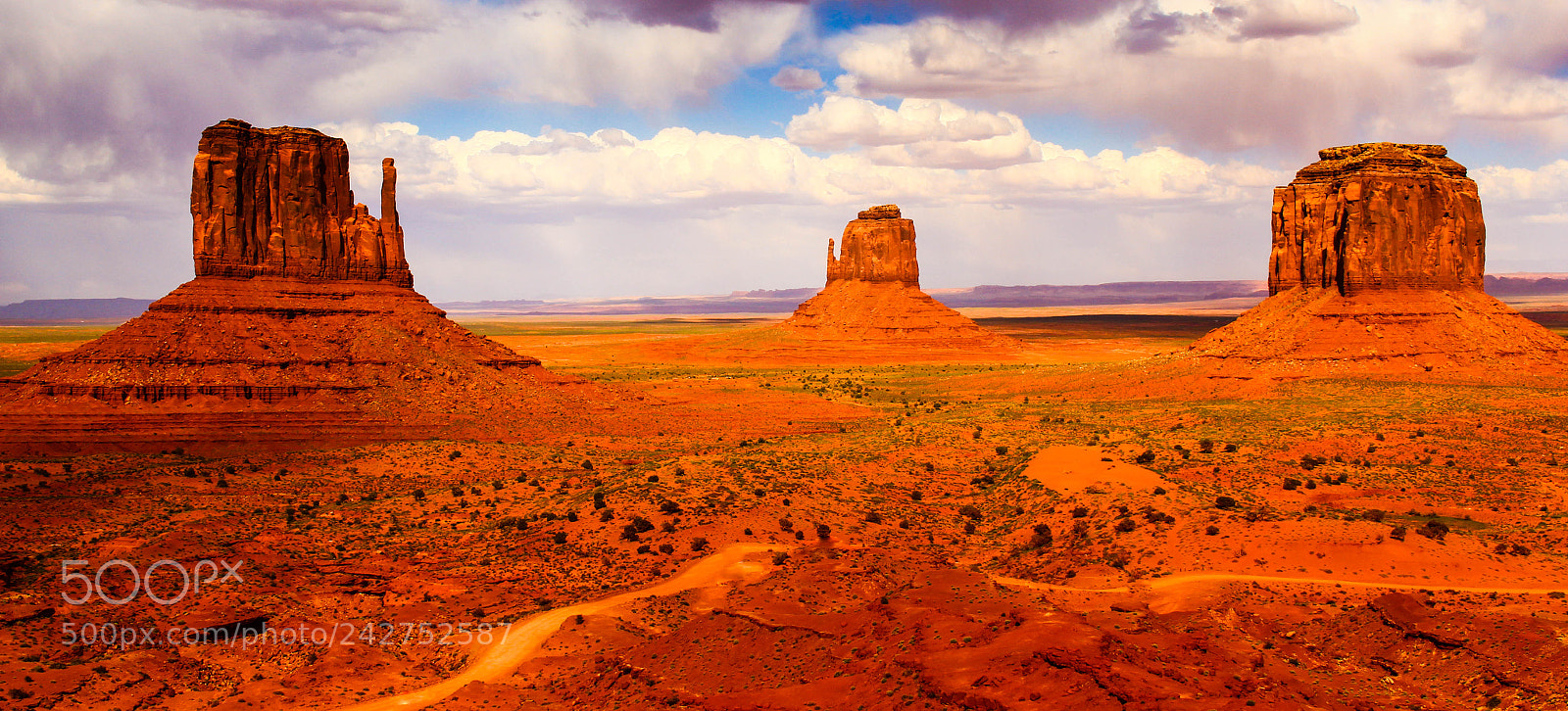 Canon EOS 700D (EOS Rebel T5i / EOS Kiss X7i) sample photo. Mittens, monument valley, utah photography
